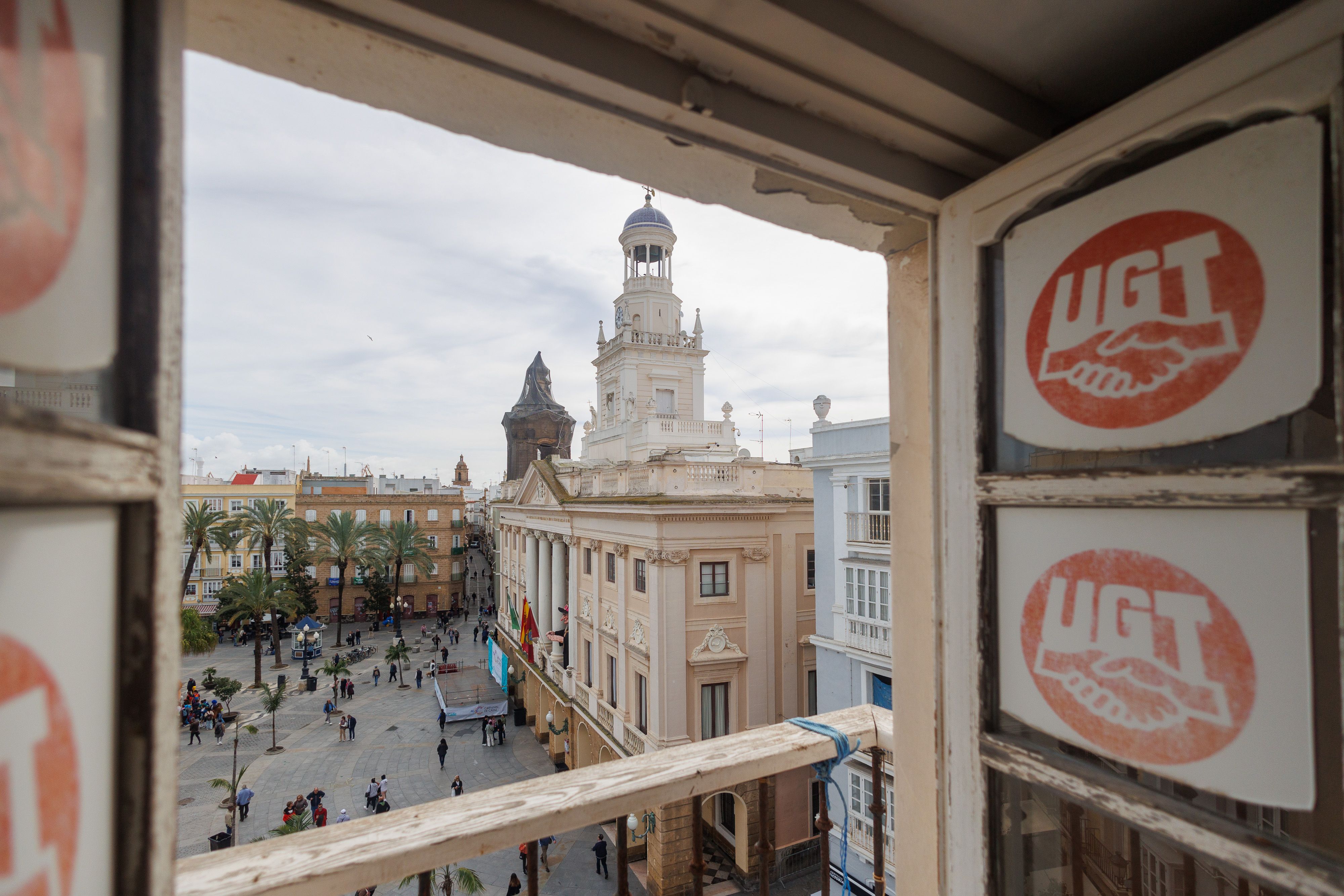 Oficinas de UGT en el edificio Amaya, junto al Ayuntamiento de Cádiz.