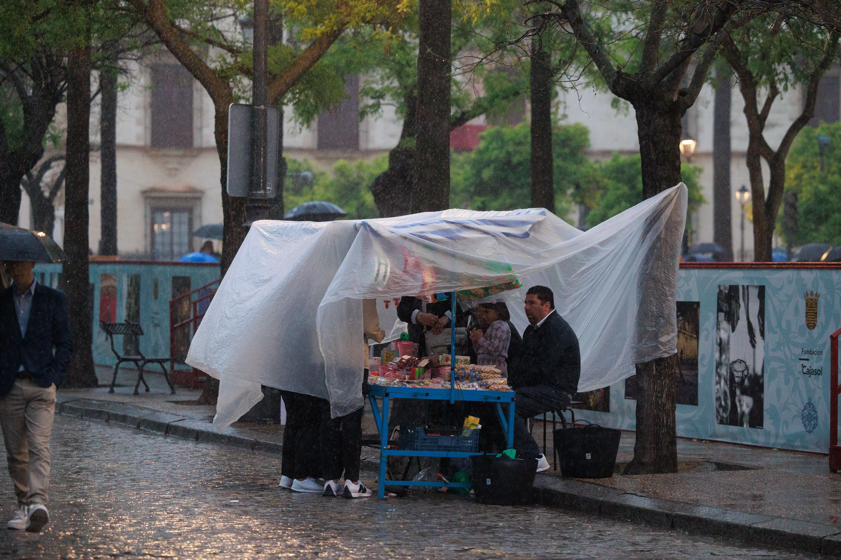 La lluvia, presente durante la última Semana Santa, está marcando el destino de la Magna Mariana de Jerez.