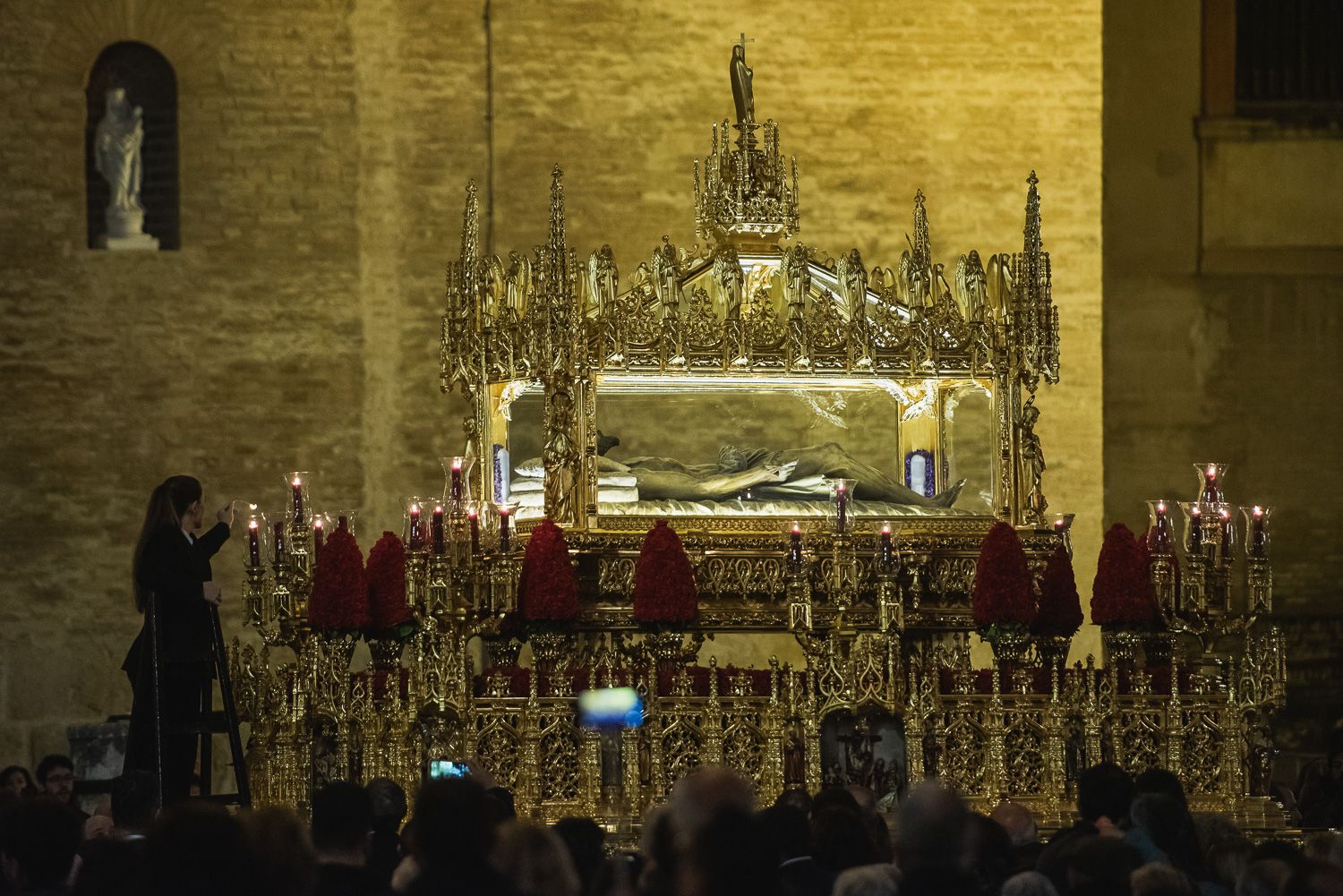 El Cristo Yacente del Santo Entierro en una imagen de archivo del Sábado Santo sevillano. 