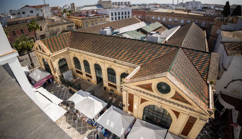 La plaza de abastos de Jerez desde la terraza del edificio. 