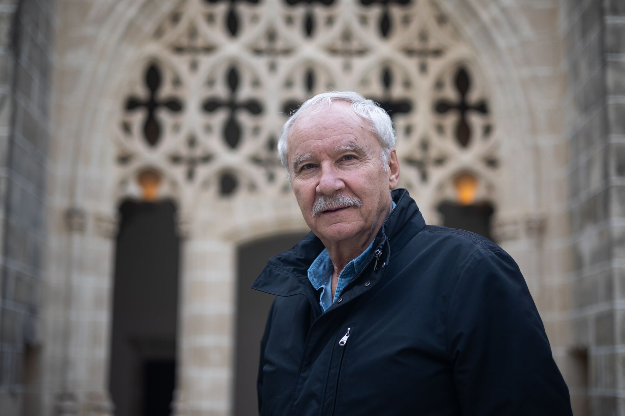 El escritor uruguayo Pablo Vierci este martes en los Claustros de Santo Domingo, en Jerez.