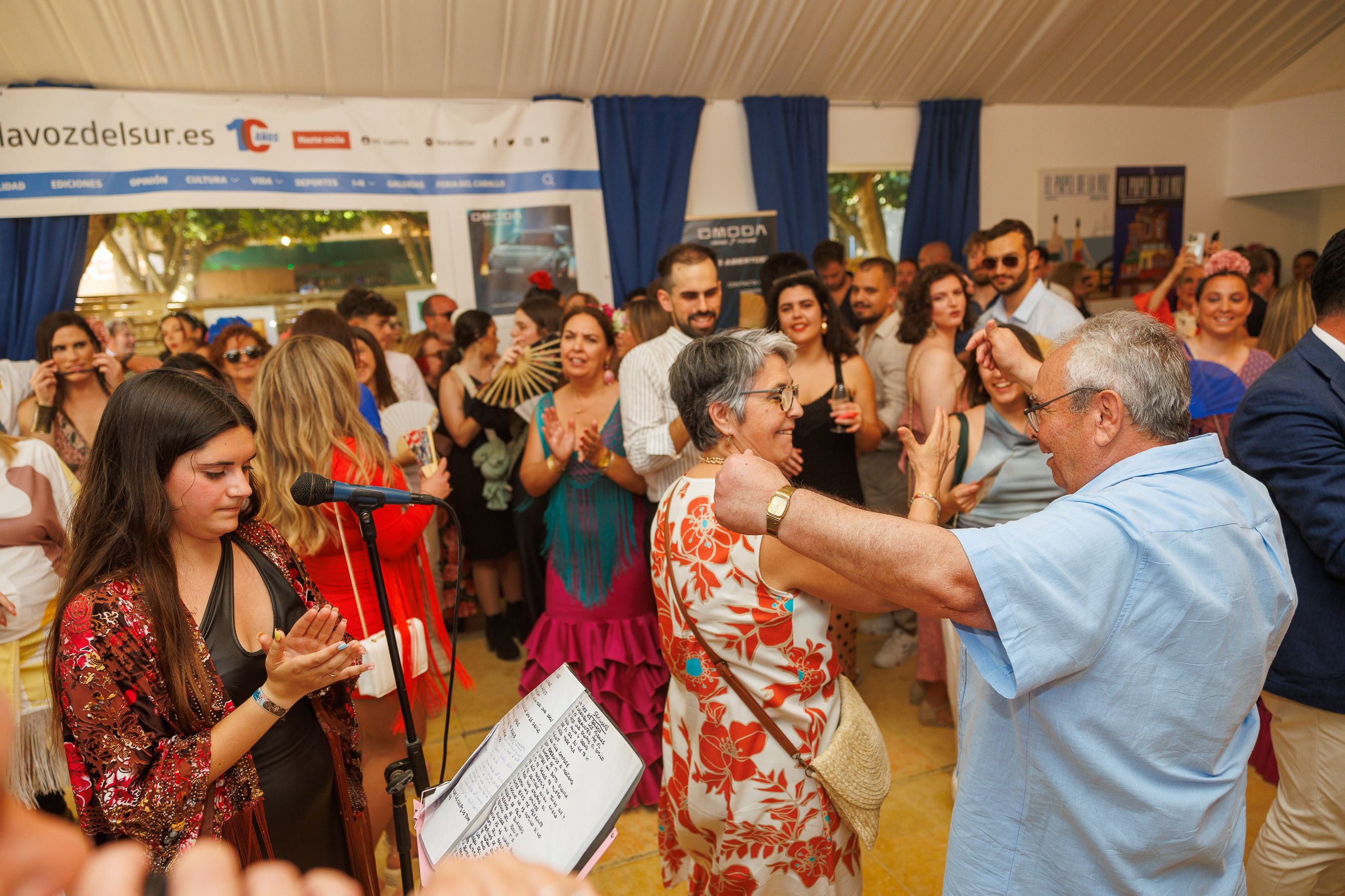 Baile y música en la caseta de lavozdelsur.es en esta pasada edición de la Feria del Caballo.