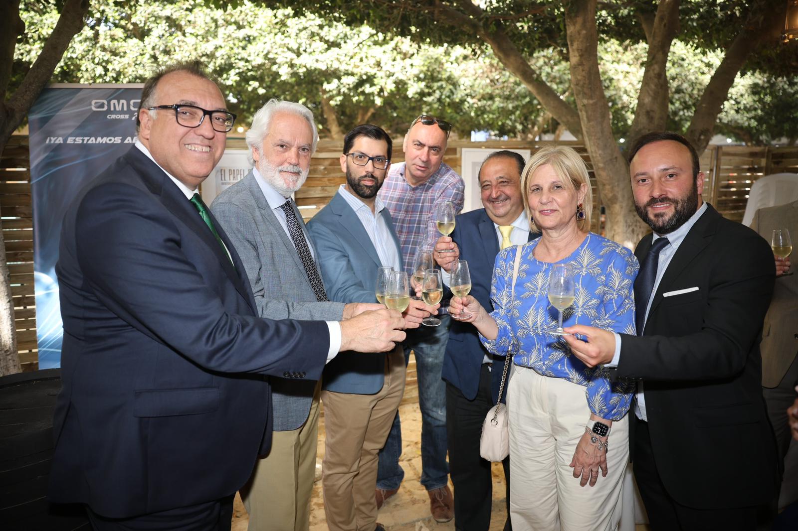 Arturo Bernal, consejero de Turismo y Deporte de la Junta de Andalucía; Agustín Muñoz, primer teniente de alcaldesa de Jerez; Francisco Romero, subdirector; Carlos Piedras, redactor; Francisco Zurita, delegado de Fiestas; María José García-Pelayo, alcaldesa de Jerez y Paco Sánchez, director.