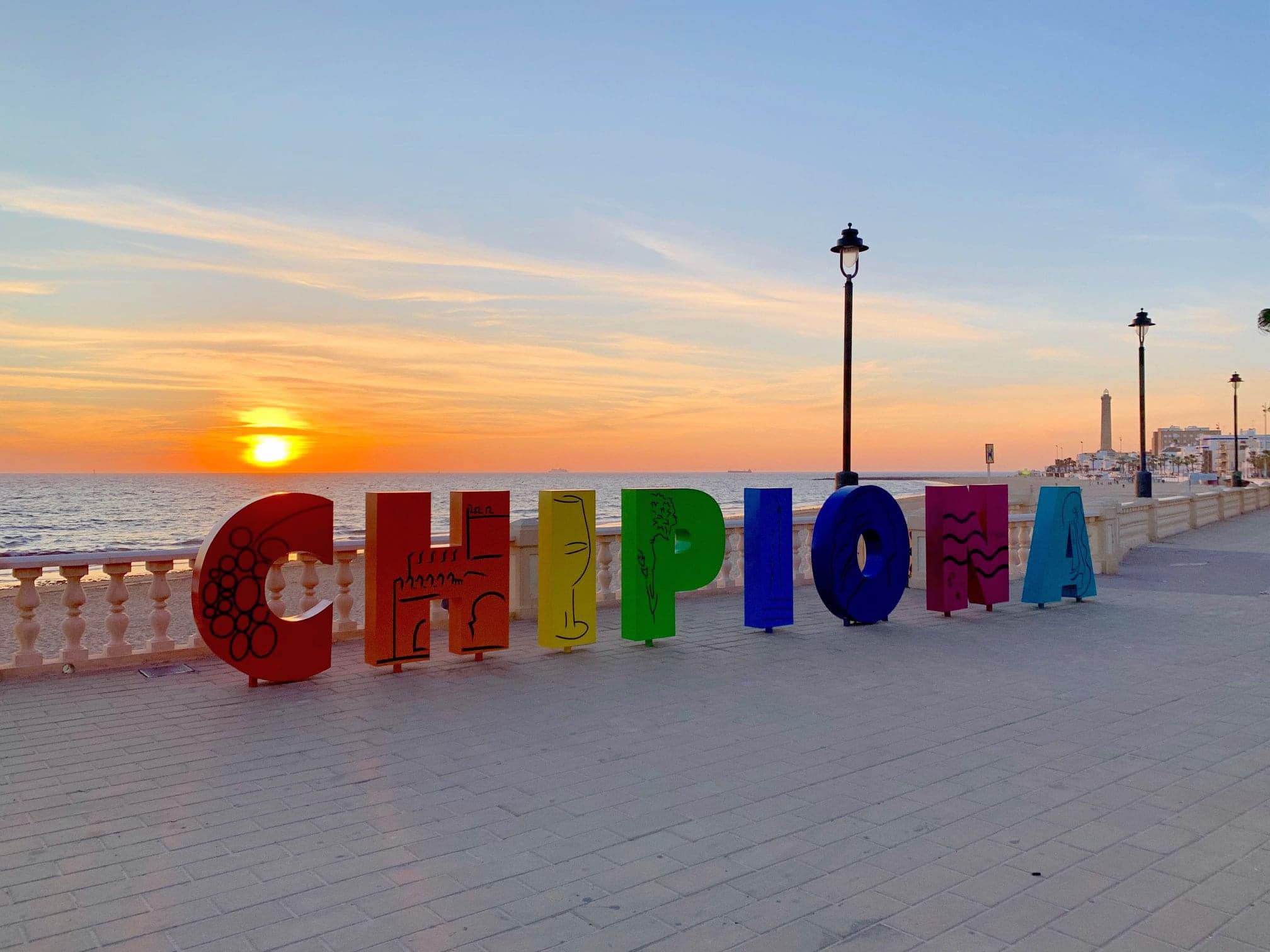 La instalación en Chipiona frente a puestas de sol, ideal para 'selfies'.