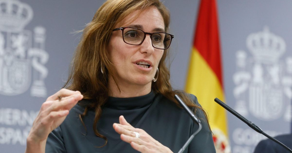 La ministra Mónica García ha puesto fecha al proyecto de gafas y lentillas gratis.