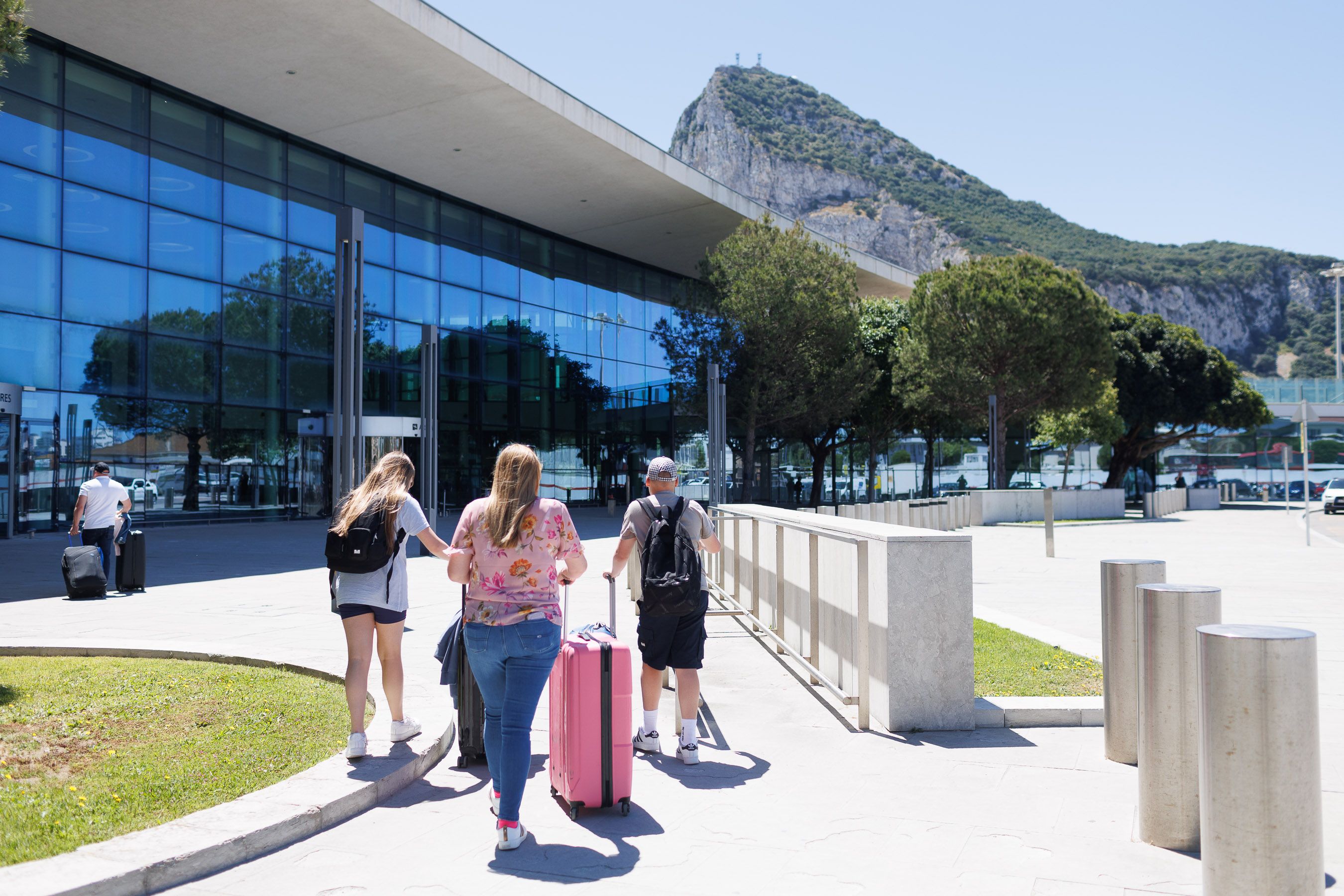 Vista de la terminal del Aeropuerto Internacional de Gibraltar, inaugurada en 2012, con la Roca al fondo, este jueves.