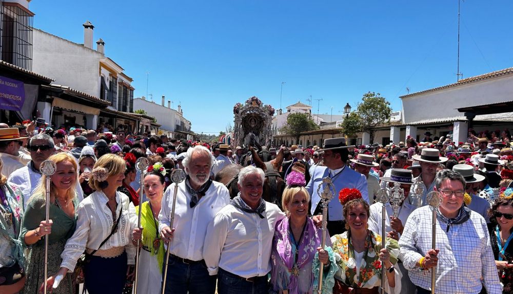 La alcaldesa acompaña a la Hermandad de El Rocío.