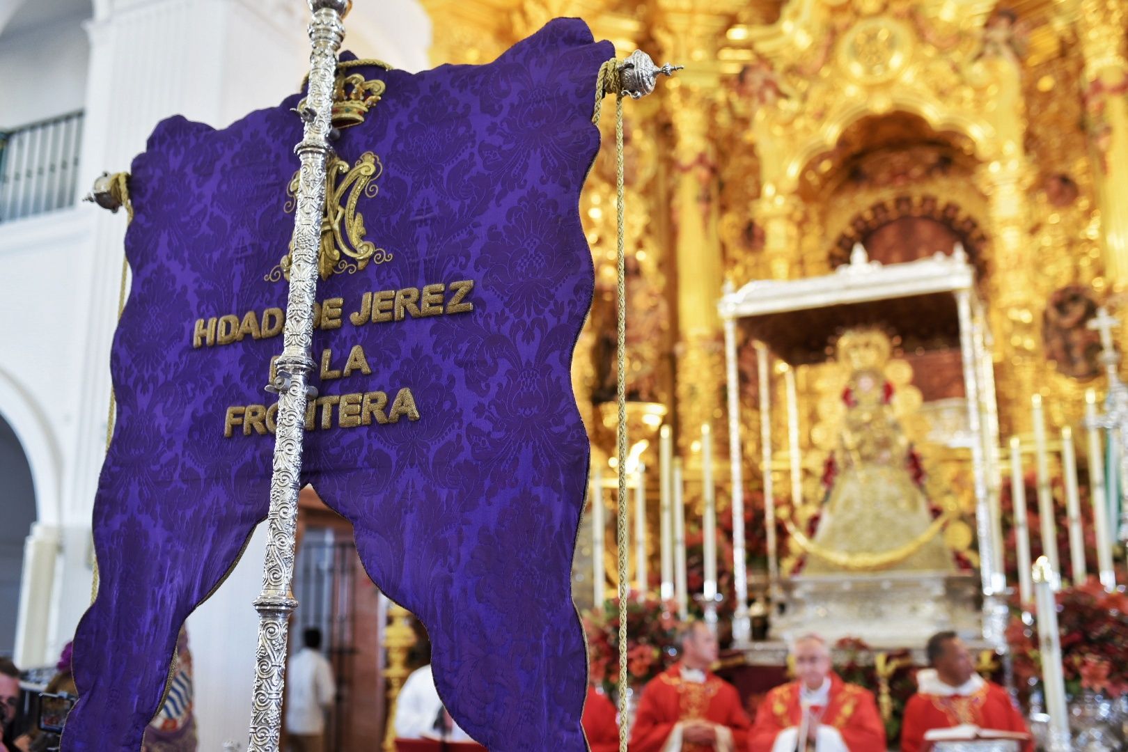 La Hermandad del Rocío de Jerez tiene el privilegio de poder celebrar una eucaristía en el interior del santuario pocas horas antes de la salida..