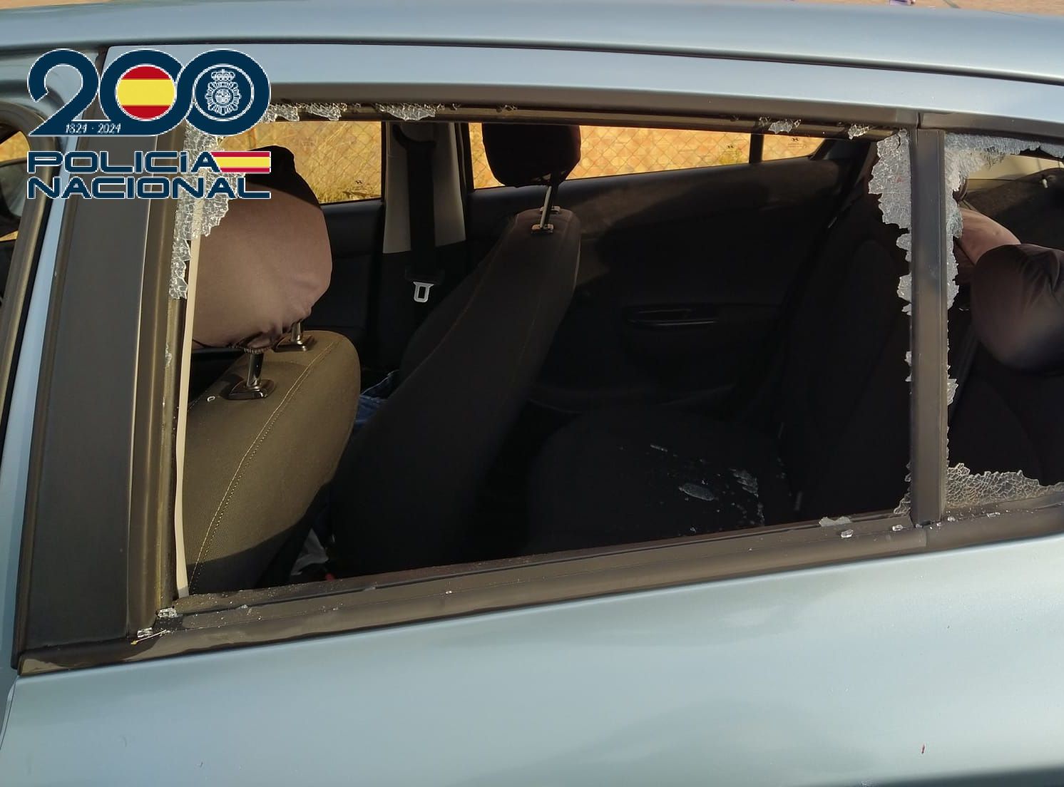 Los ladrones rompían los cristales de los coches para hacerse con las llaves de las viviendas en las que entraban.