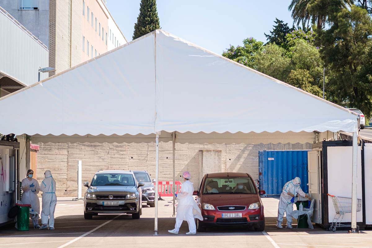 El autocovid del Hospital de Jerez. FOTO: MANU GARCÍA