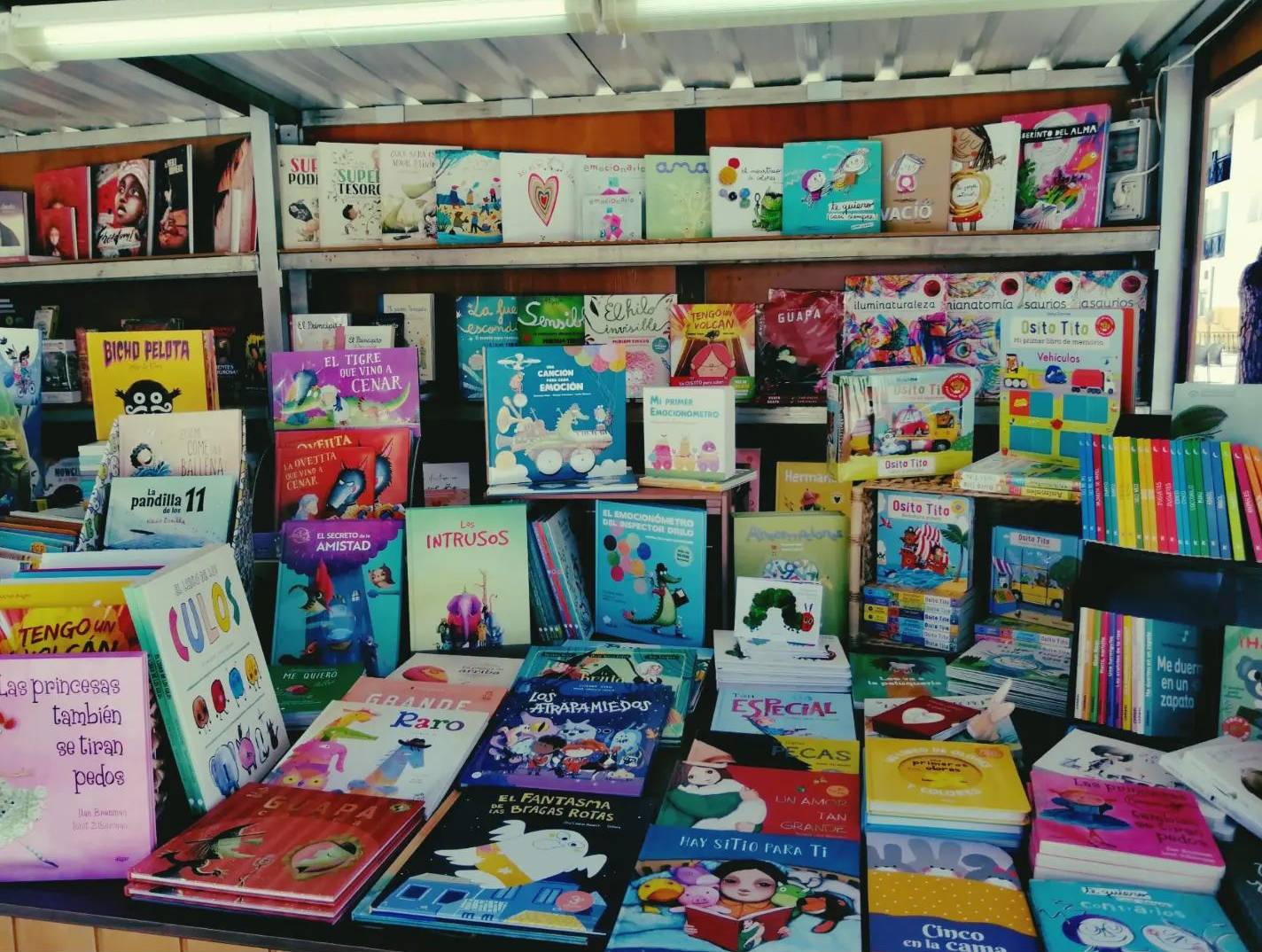 Un puesto de libros infantiles de la asociación 'La Caléndula Cuenta', organizadora del festival, en una imagen publicada en sus redes sociales.