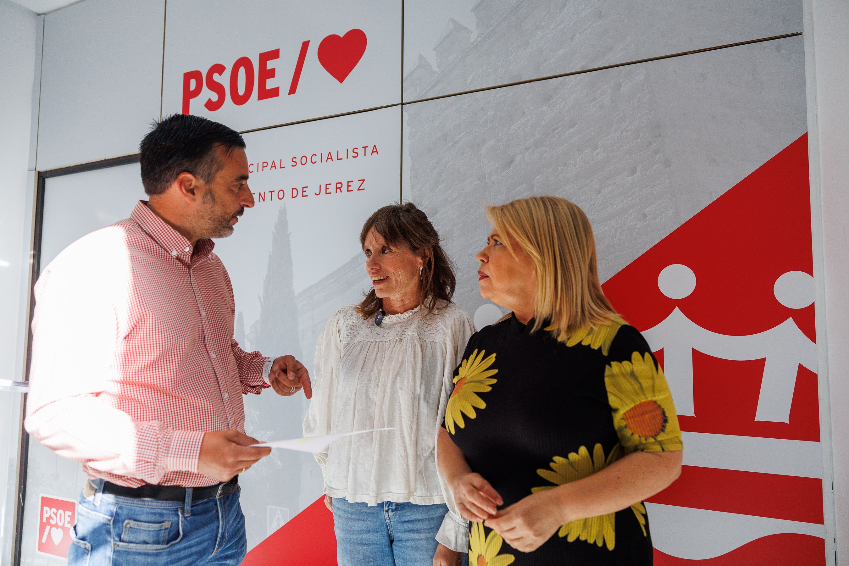 José Antonio Díaz, portavoz del Grupo Municipal Socialista y PSOE de Jerez, en una fotografía pasada, junto a Laura Álvarez y Mamen Sánchez.