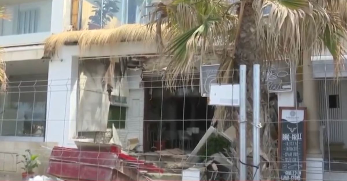 Entrada del restaurante que se ha derrumbado en Playa de Palma.