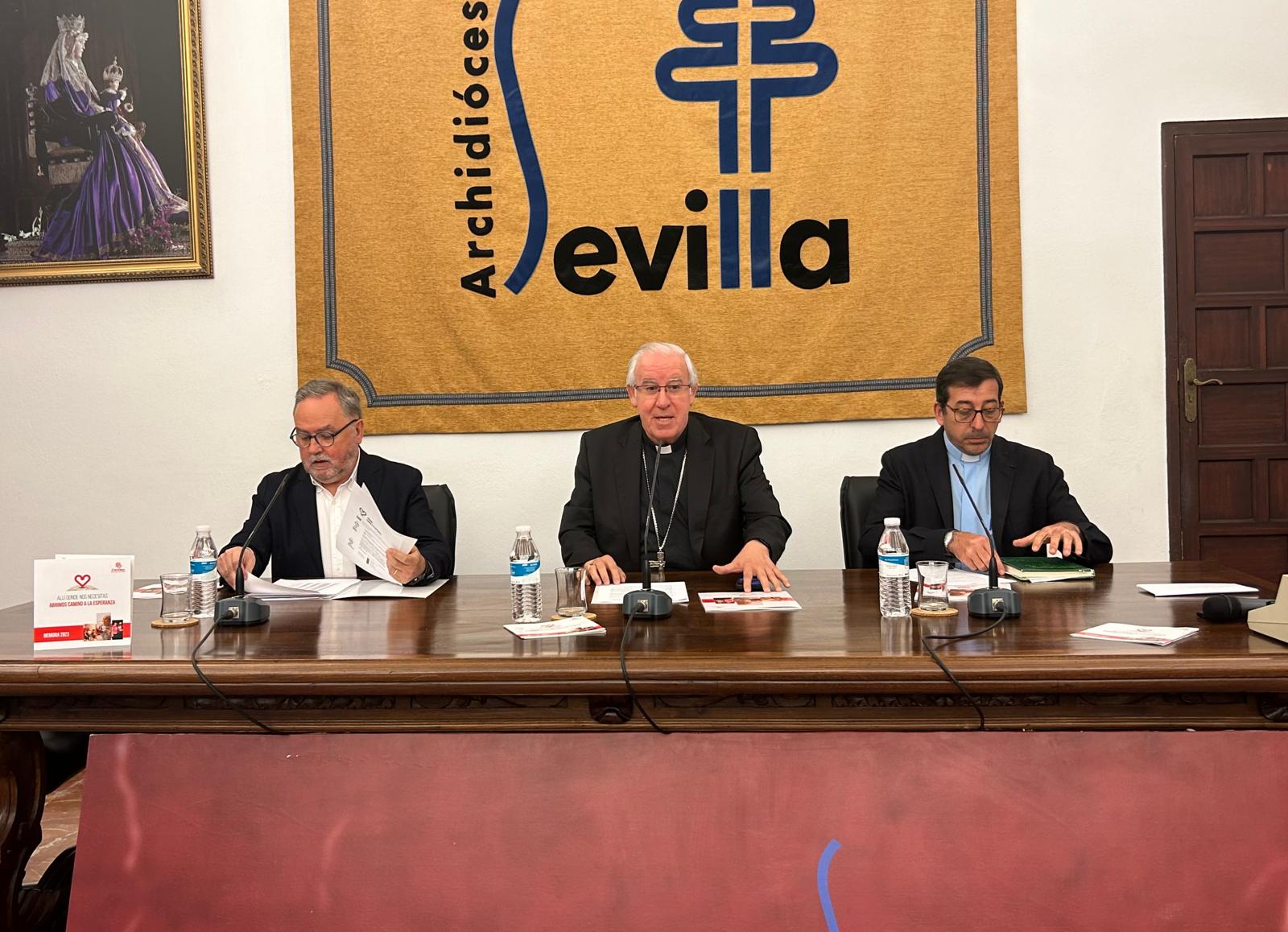 El arzobispo, en el informe de Cáritas Sevilla de 2023, donde se alerta del aumento de la pobreza.