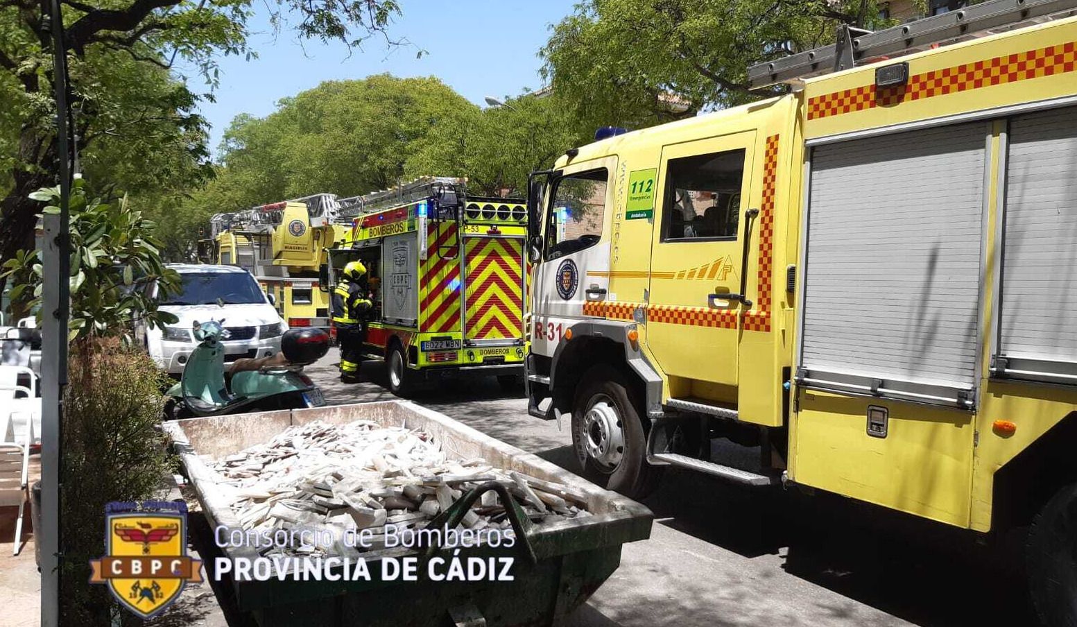 Los bomberos intervinieron en la Avenida de la Cruz Roja de Jerez.