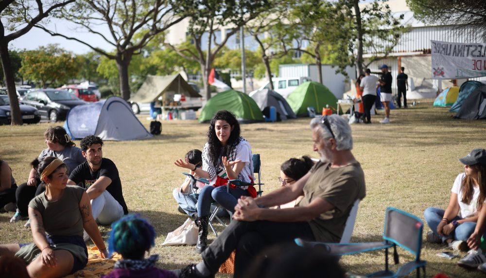 El colectivo de estudiantes acampado en el Campus de Puerto Real de la UCA, durante algunas de las actividades que han realizado este viernes.