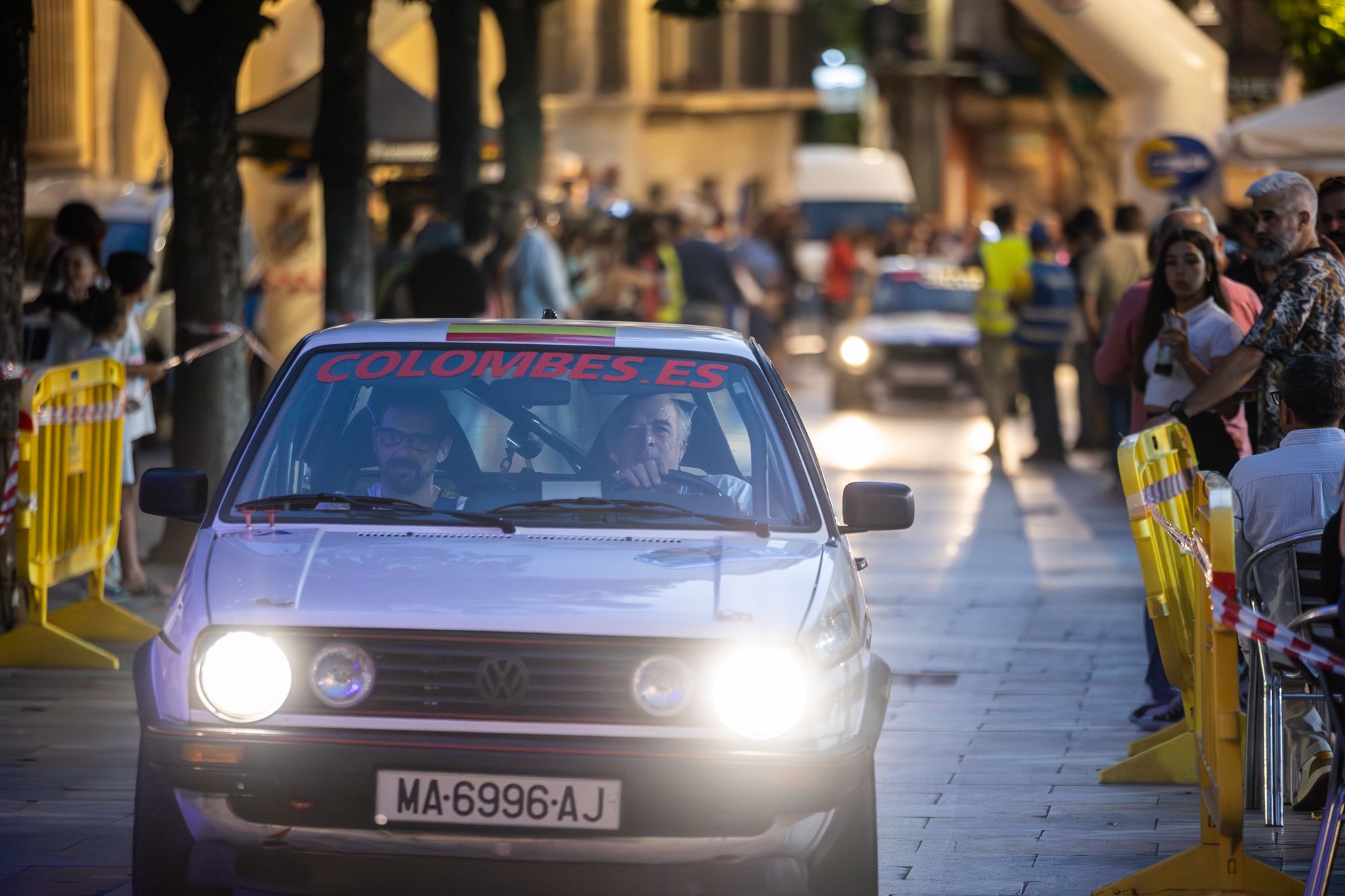 Un coche en el centro de Jerez en un evento del Consejo Local del Motor.