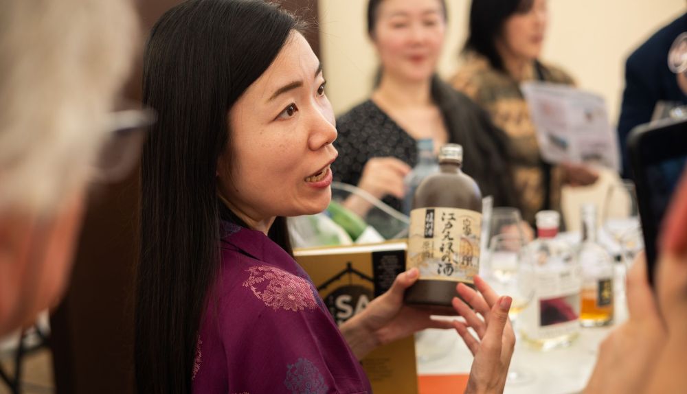 Degustación de sake en el novedoso stand de Japón. 
