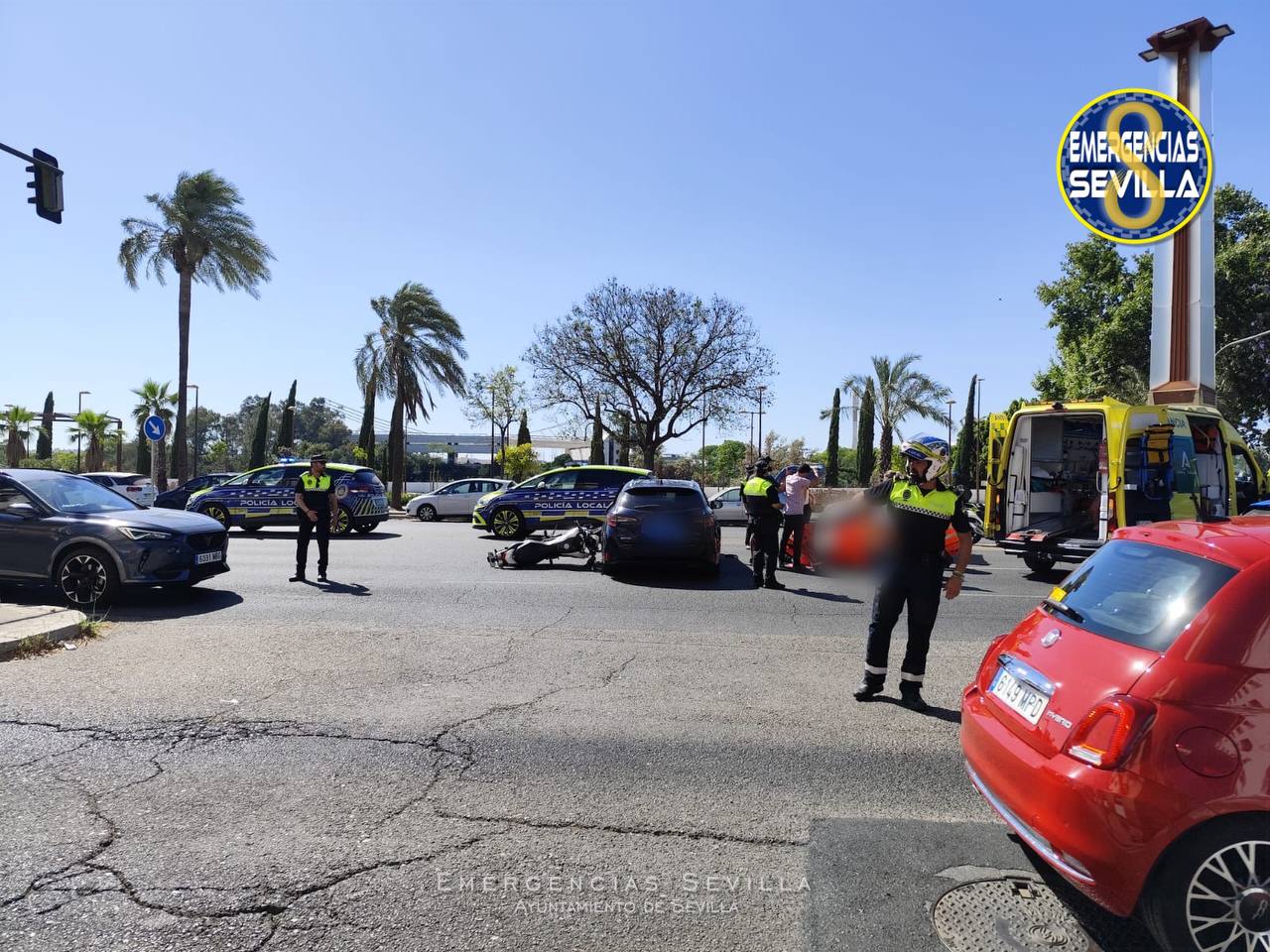 Imagen compartida por Emergencias Sevilla del accidente ocurrido en la calle Torneo.