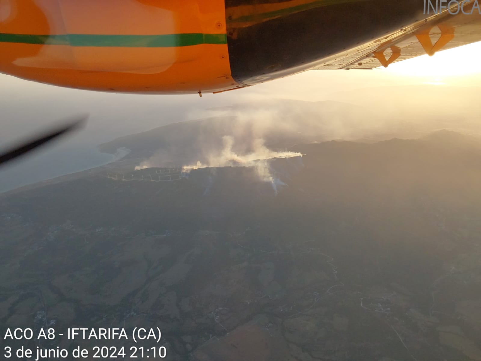 Sigue activo el incendio forestal en Tarifa: más de 60 personas ya en sus casas tras ser evacuadas.
