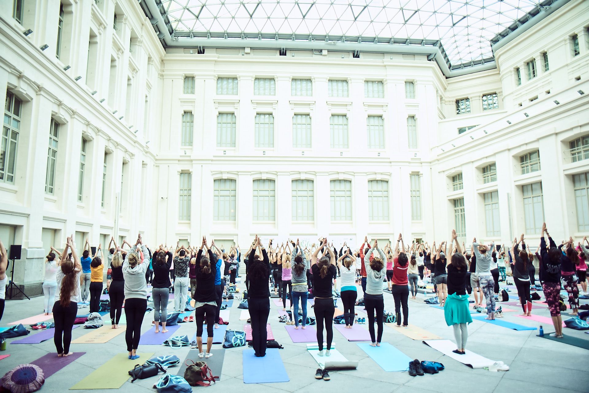 Sesión de 'Yoga por Refugio' celebrada en Madrid.