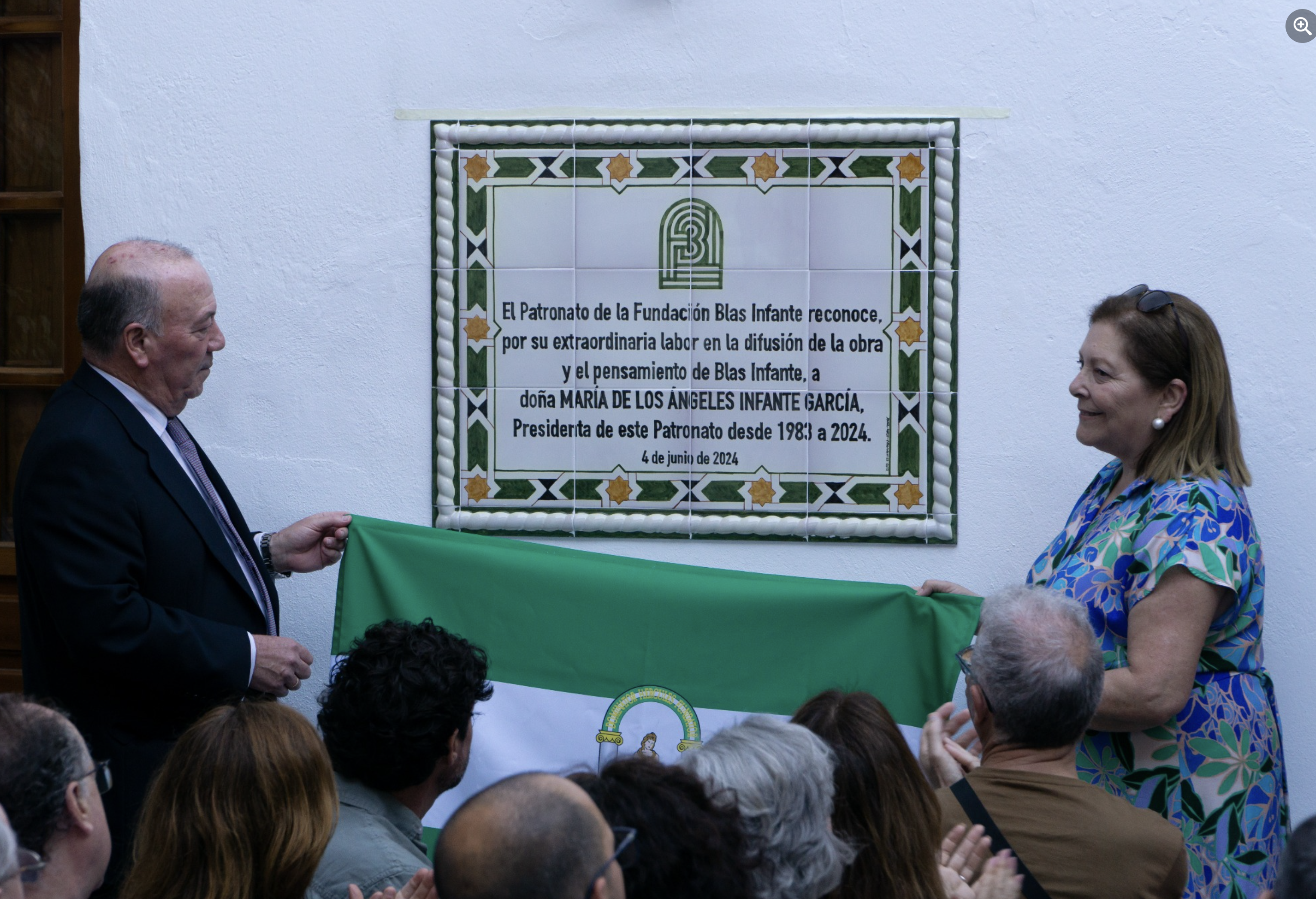 Momento en el que se descubre una placa en memoria de María de los Ángeles Infante, hija del padre de la patria andaluza.