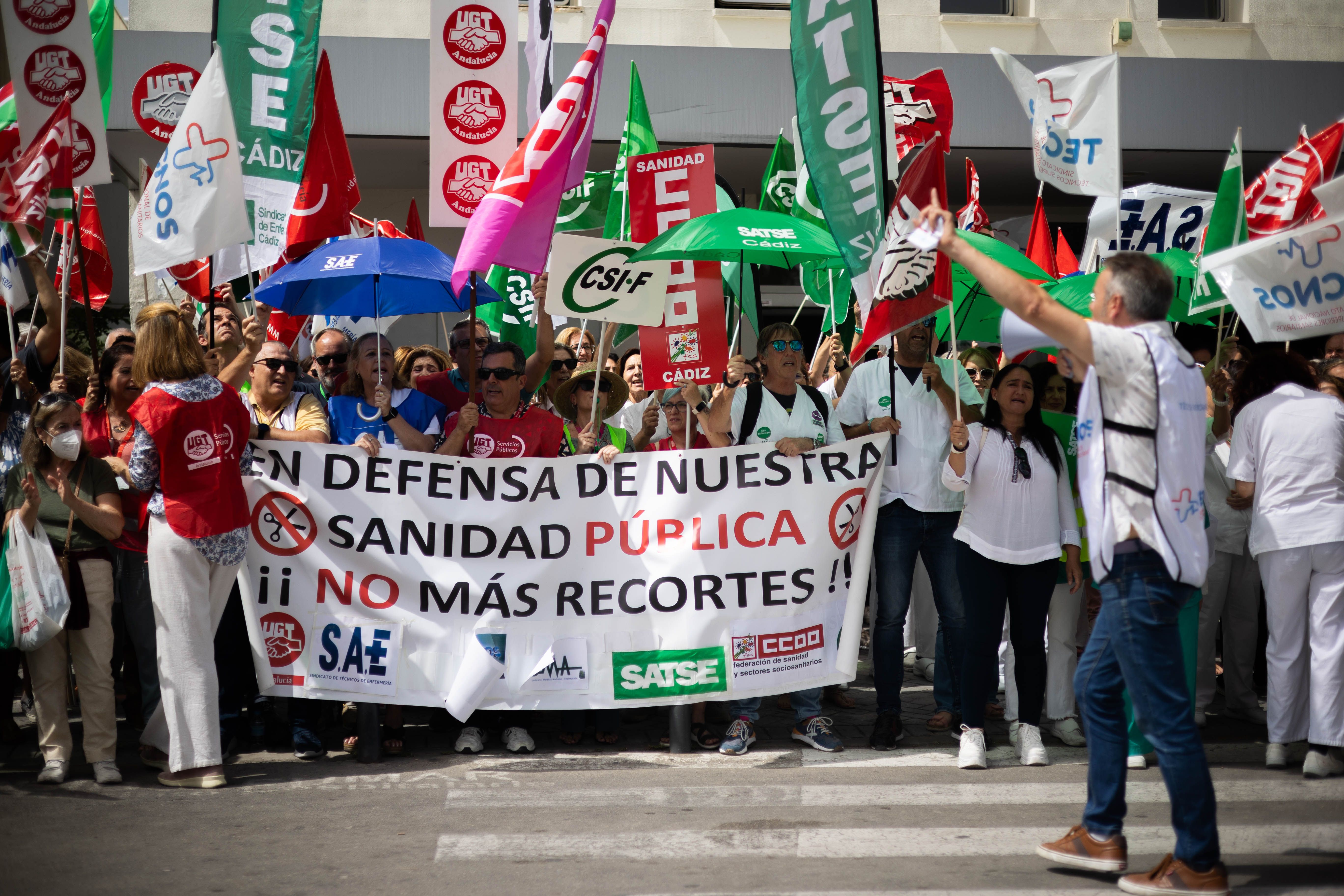 Una protesta de los sindicatos en el Hospital de Jerez.