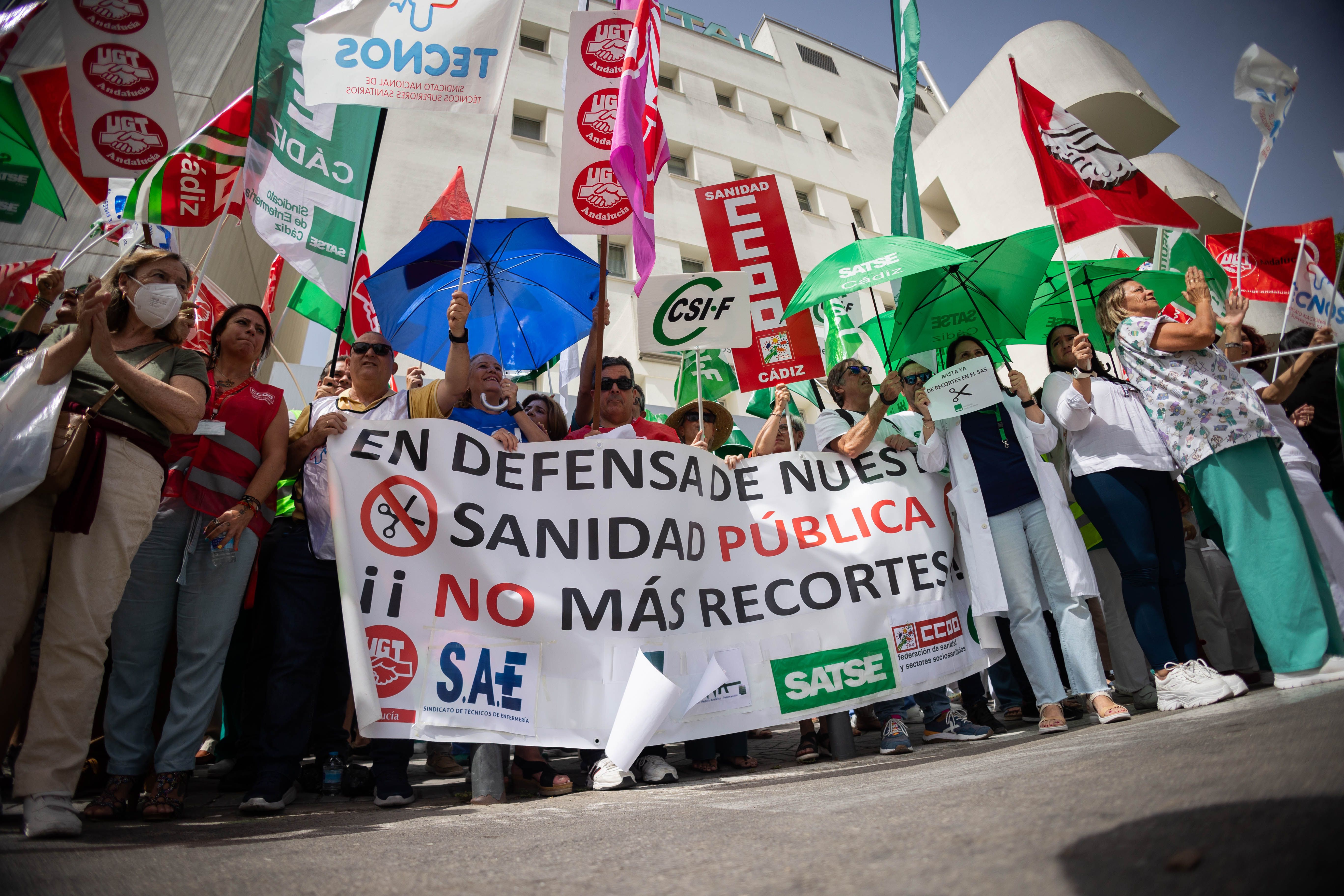 Una protesta en el hospital de Jerez contra los recortes de Salud.