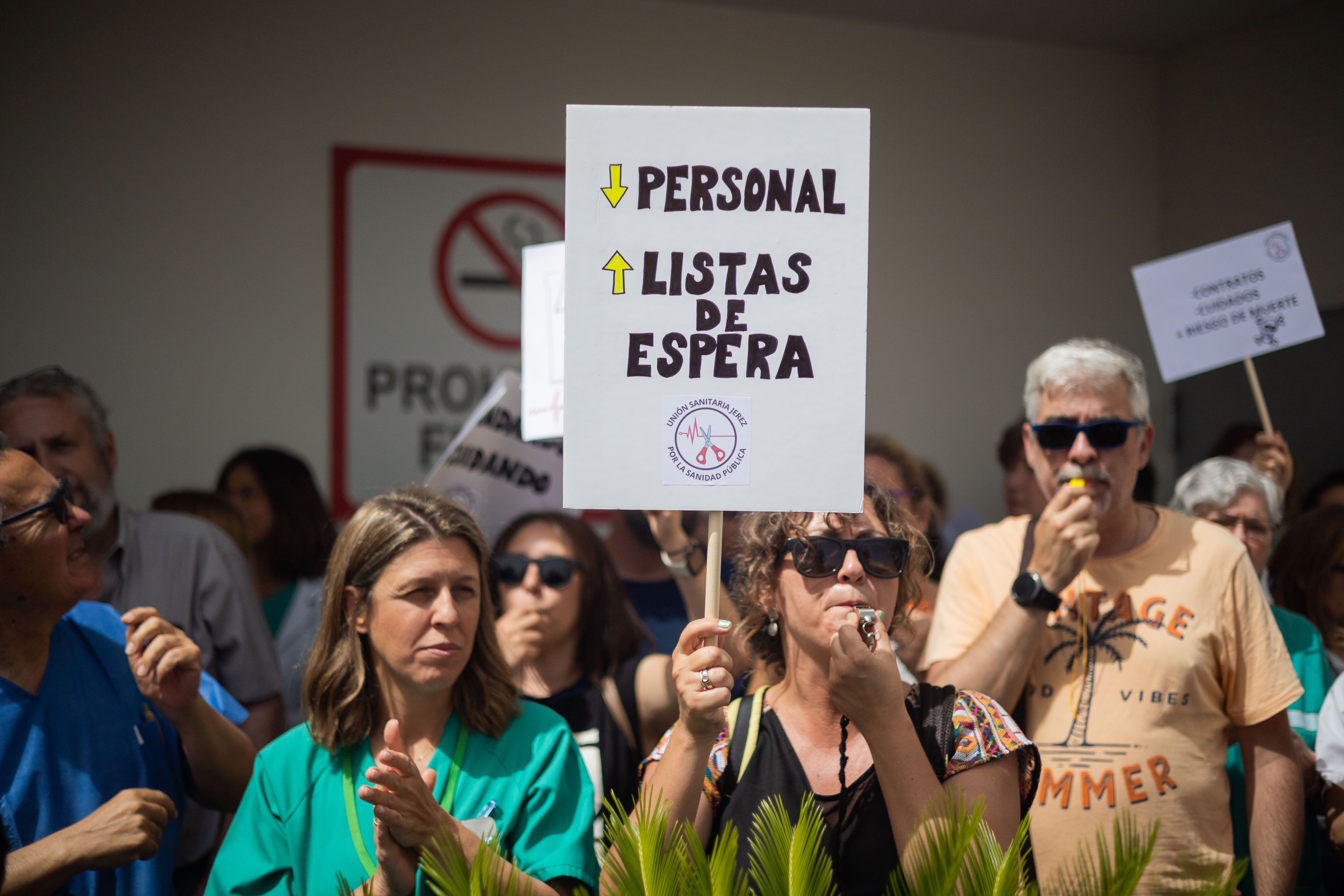 Una protesta por el estado del SAS en Jerez. Los sindicatos mantienen la huelga.