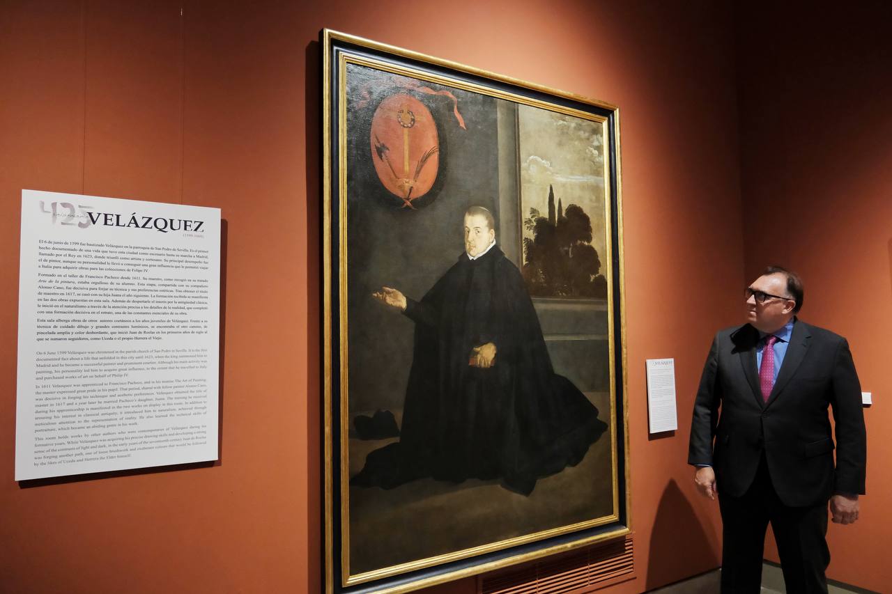 El consejero de Turismo, Cultura y Deporte, Arturo Bernal, en el Museo de Bellas Artes de Sevilla durante la presentación de la efeméride de Velázquez.