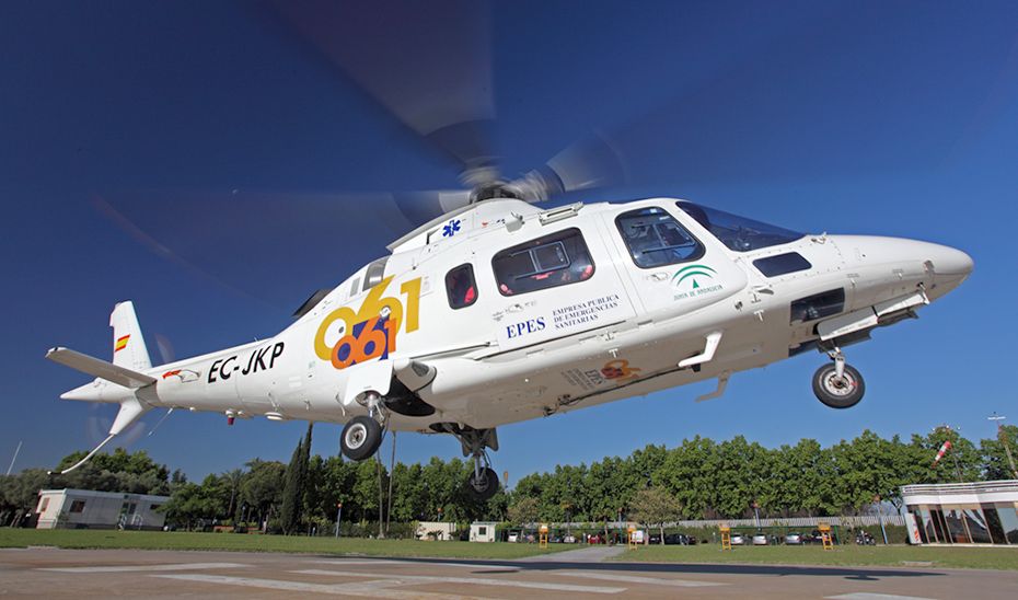 Un helicóptero medicalizado se ha trasladado hasta el lugar del accidente.