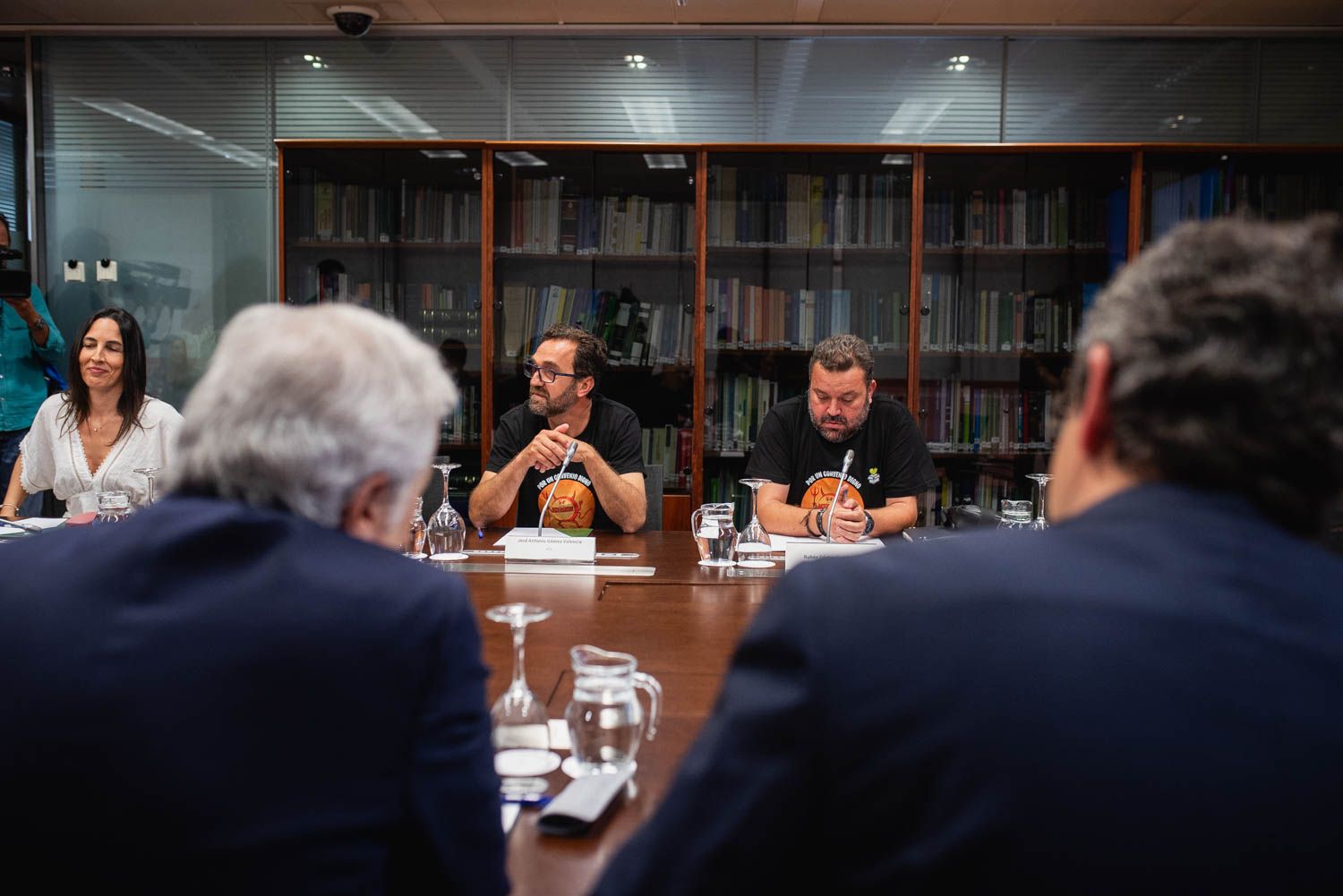 Una imagen de la reunión mantenida ayer entre Acerinox, Comité de Empresa y la Junta, con presencia de la consejera de Empleo.
