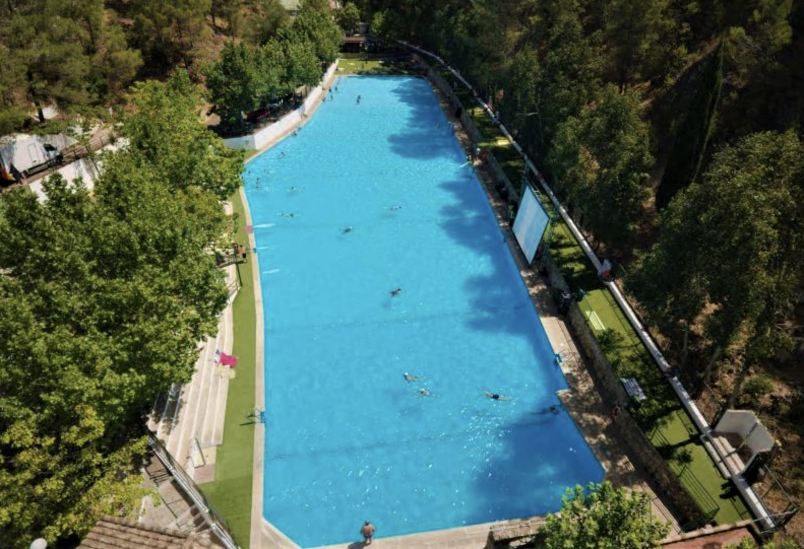 La piscina gigante de Orcera ubicada en el Pinar de Amurjo, en Jaén.