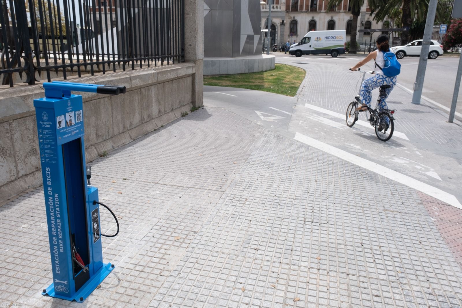 La estación de reparación y mantenimiento de bicicletas de la avenida del Puerto, en Cádiz.