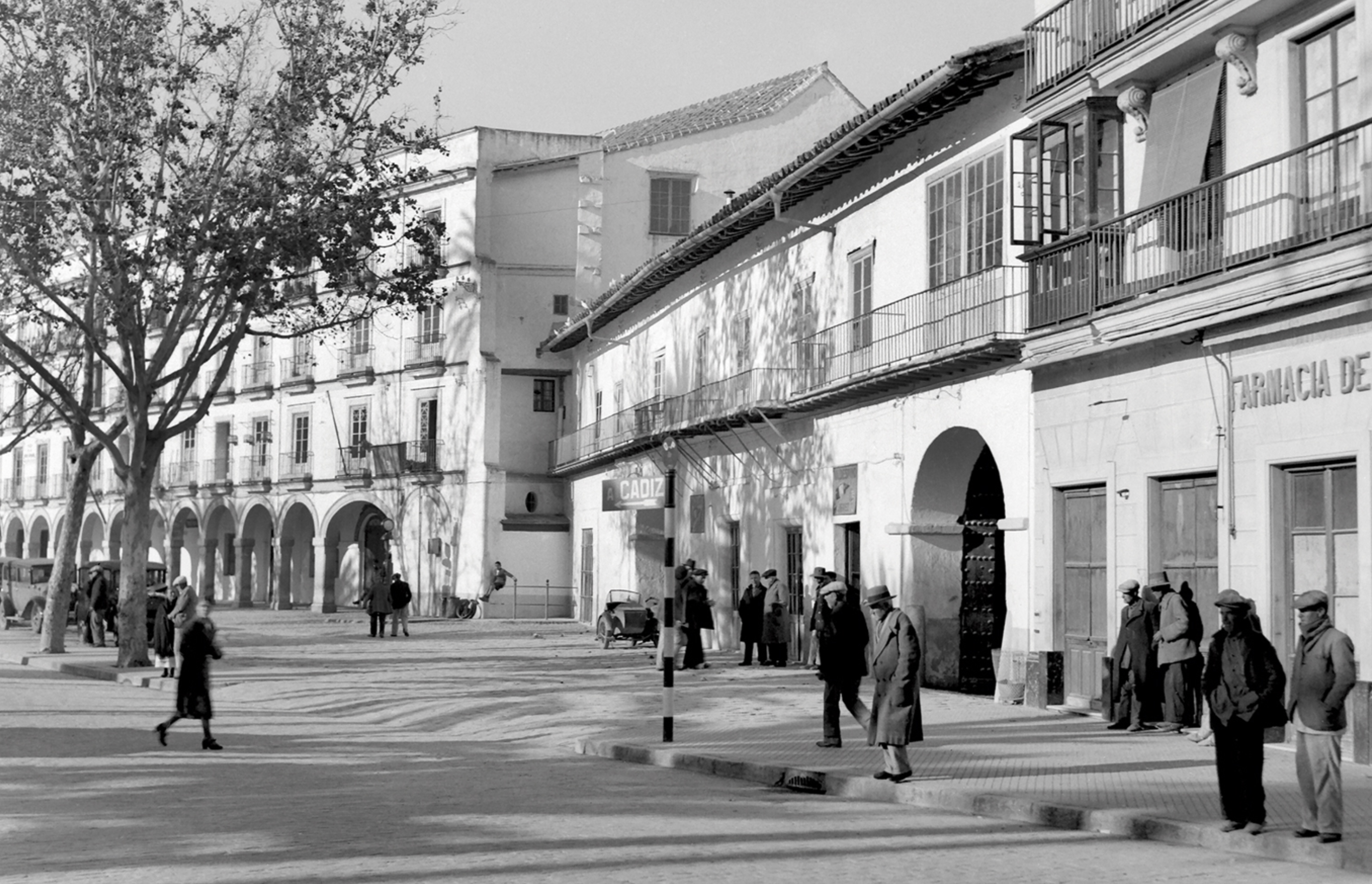 Más de 150 fotografías de 'Jerez y el tiempo que pasa'. Detalle del Arenal retratado por Mariscal.