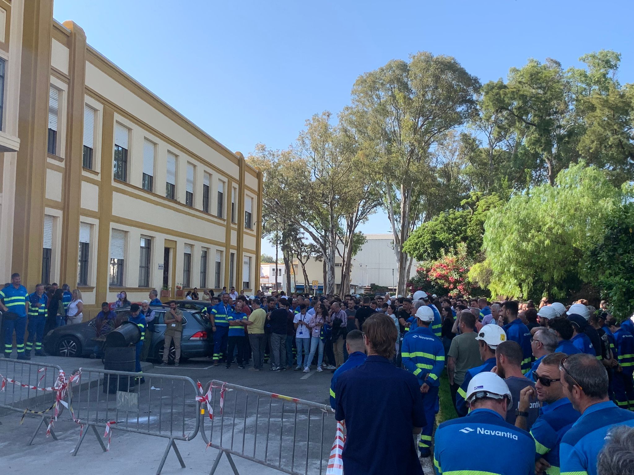 La concentración que ha tenido lugar este jueves de los trabajadores de Navantia San Fernando.