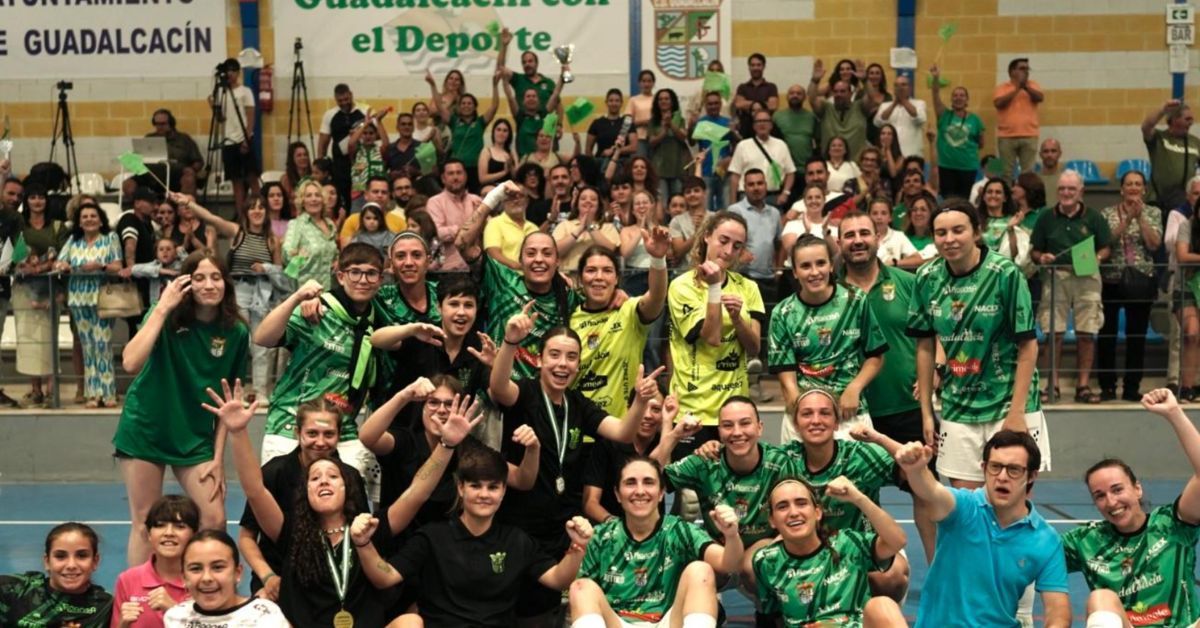 Afición y equipo serán una piña en Murcia.   FOTO: GUADALCACÍNFSF