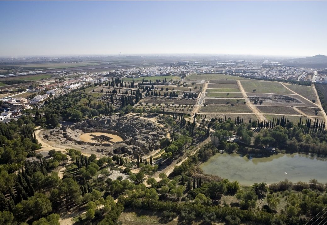 Una imagen aérea del conjunto arqueológico de Itálica.