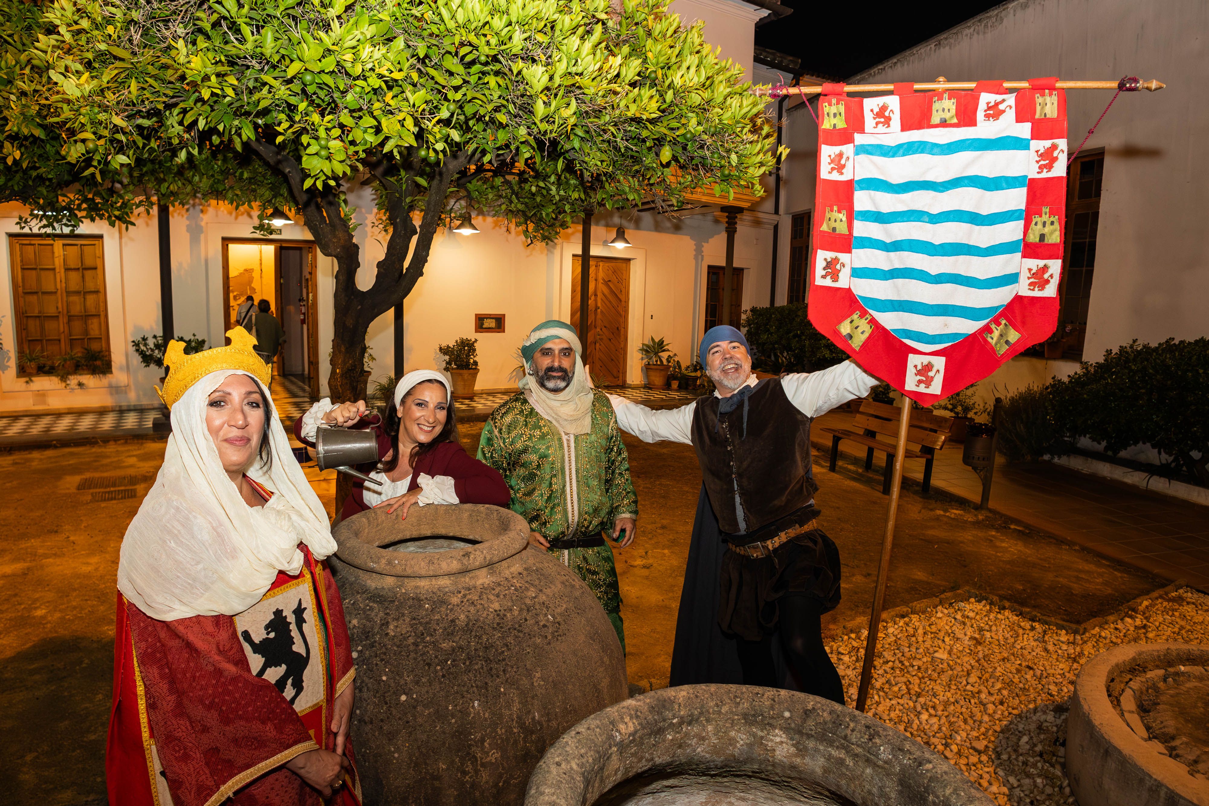 El grupo De Ida y Vuelta, en la primera visita teatralizada al Museo Arqueológico de Jerez.
