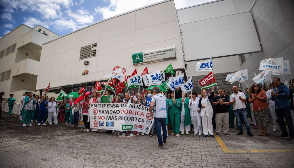 PROTESTAS HOSPITAL DE JEREZ SENTADA EDIFICIO ADMINISTRACION Y DIRECCION 1