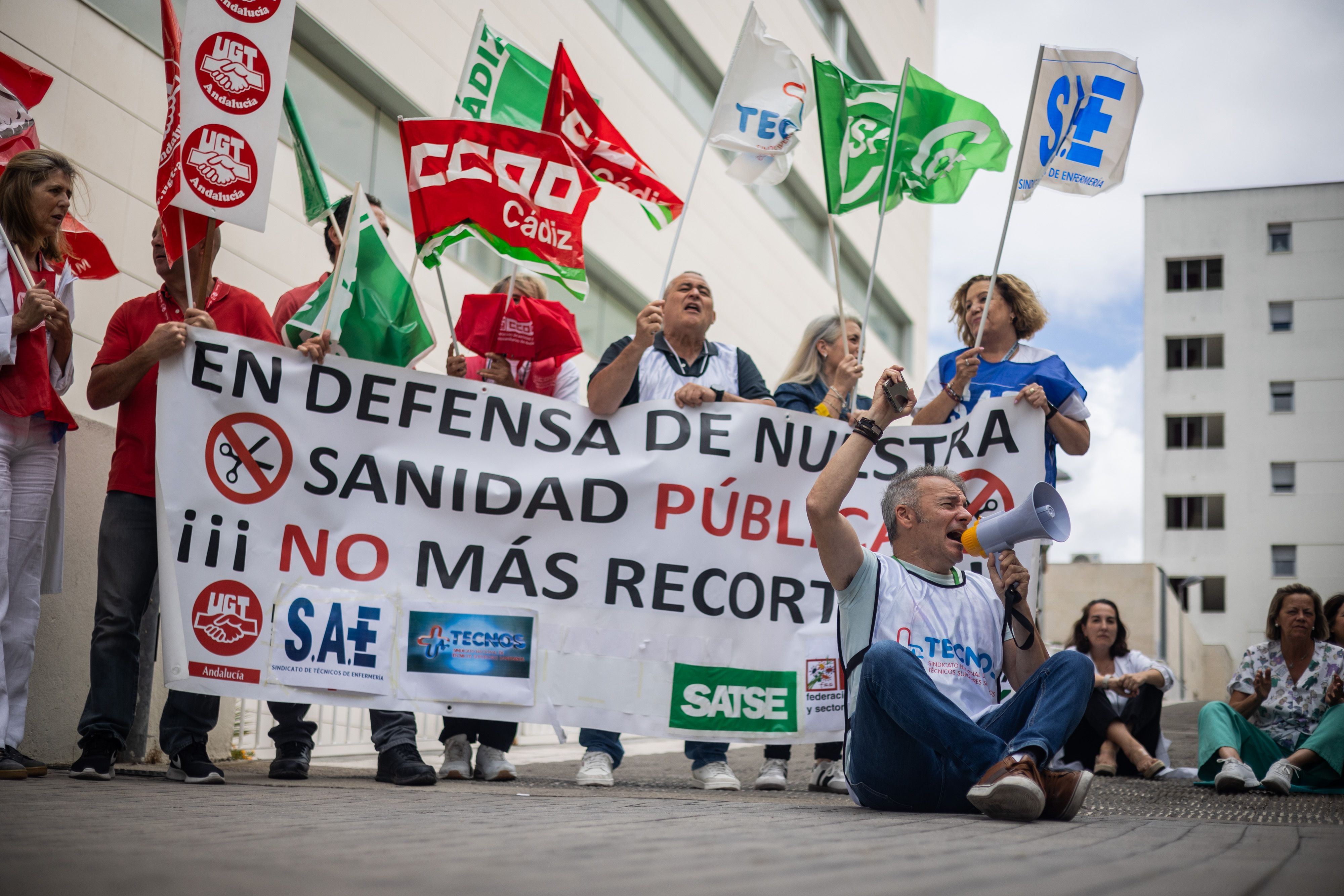 Imagen de una protesta sanitaria en el Hospital del Jerez, del SAS. El inicio de julio, marcado por la incertidumbre.