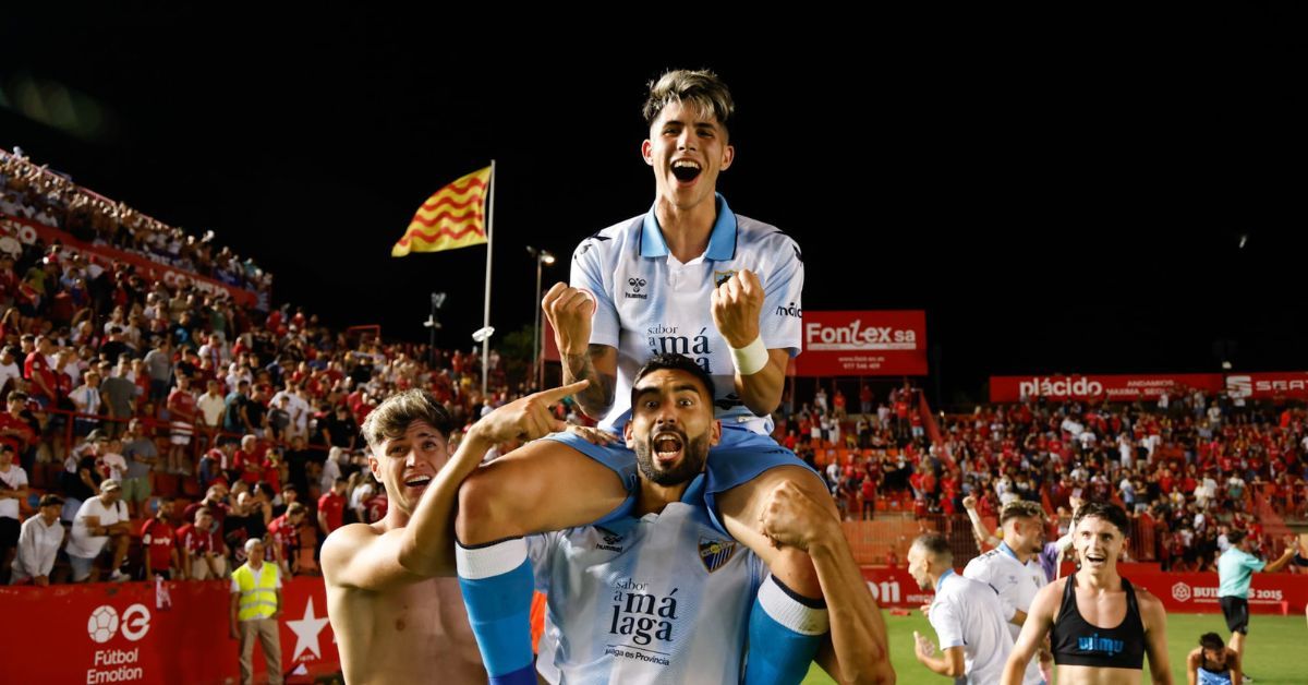 Antoñito, celebrando el gol histórico que le ha dado el ascenso al Málaga.