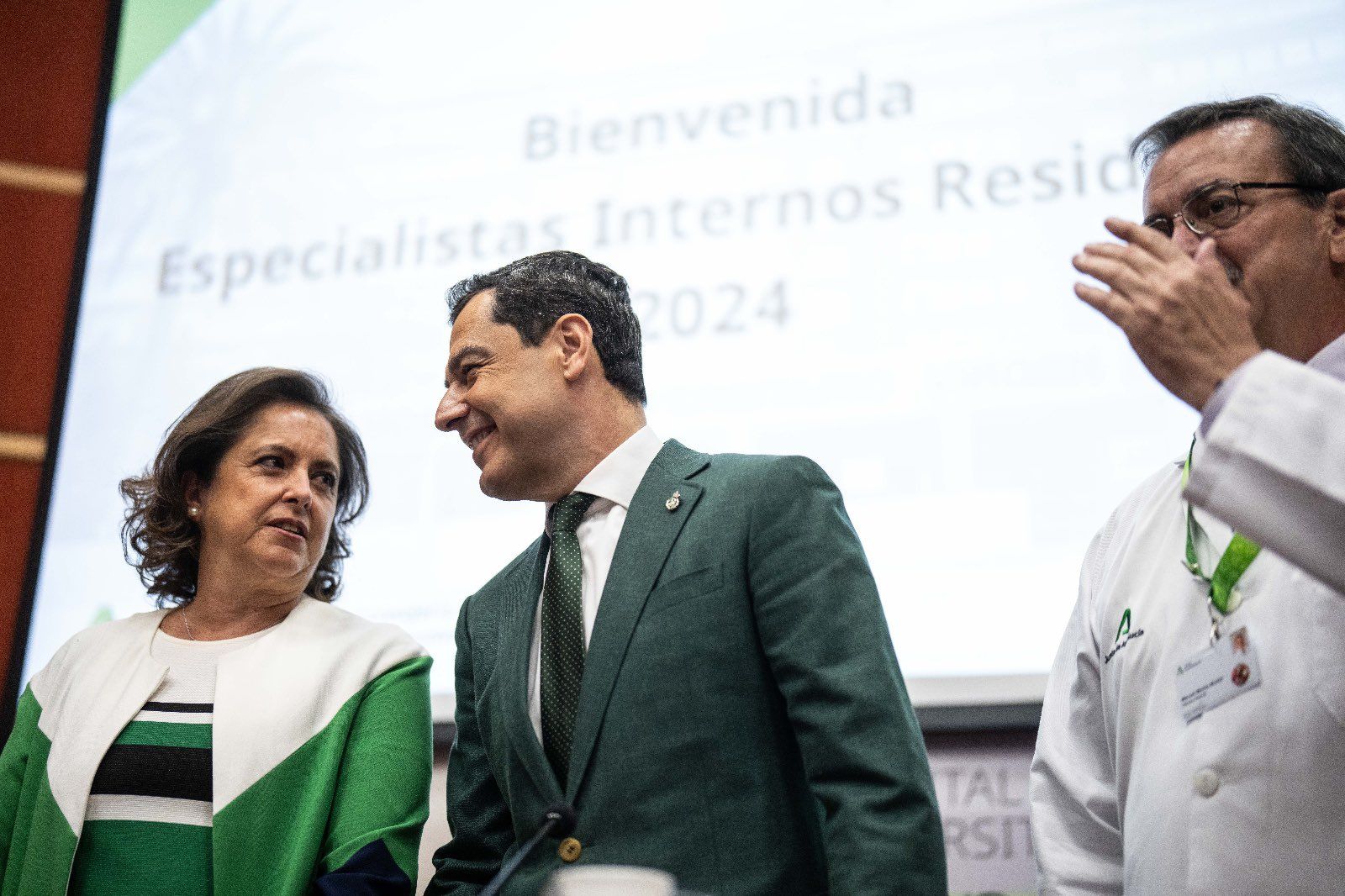 Catalina García, consejera de Salud, junto a Juanma Moreno, presidente de la Junta.