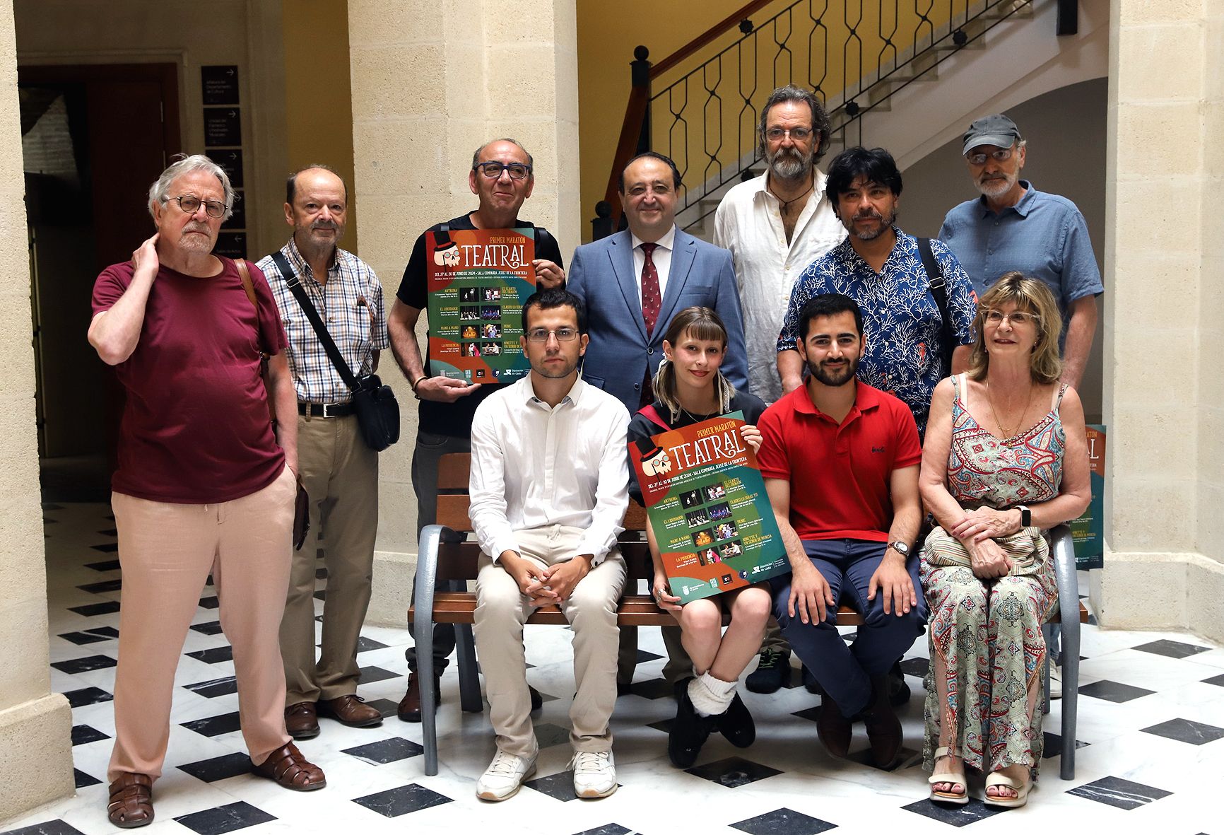 'Maratón Teatral' en Jerez. El delegado y miembros de la fundación en la presentación de ciclo. 