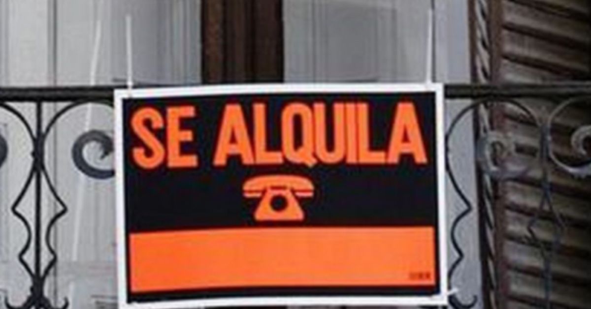 Un cartel de 'se alquila'. La Junta ha lanzado un nuevo paquete de ayudas para el alquiler de viviendas.
