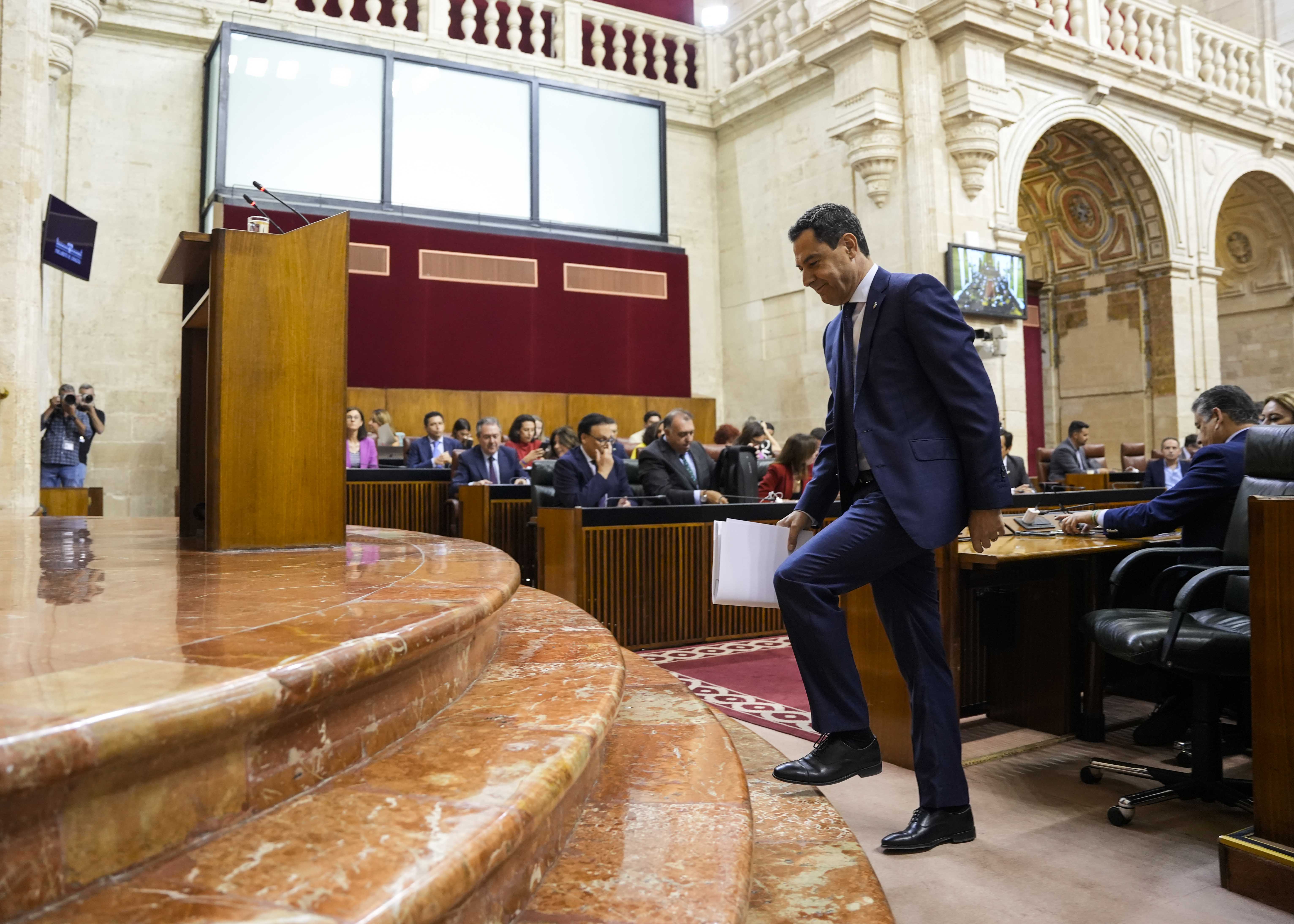 Juanma Moreno en el Parlamento de Andalucía.