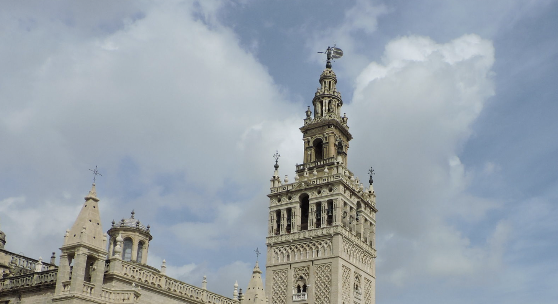 Vistas de la Giralda en Sevilla.