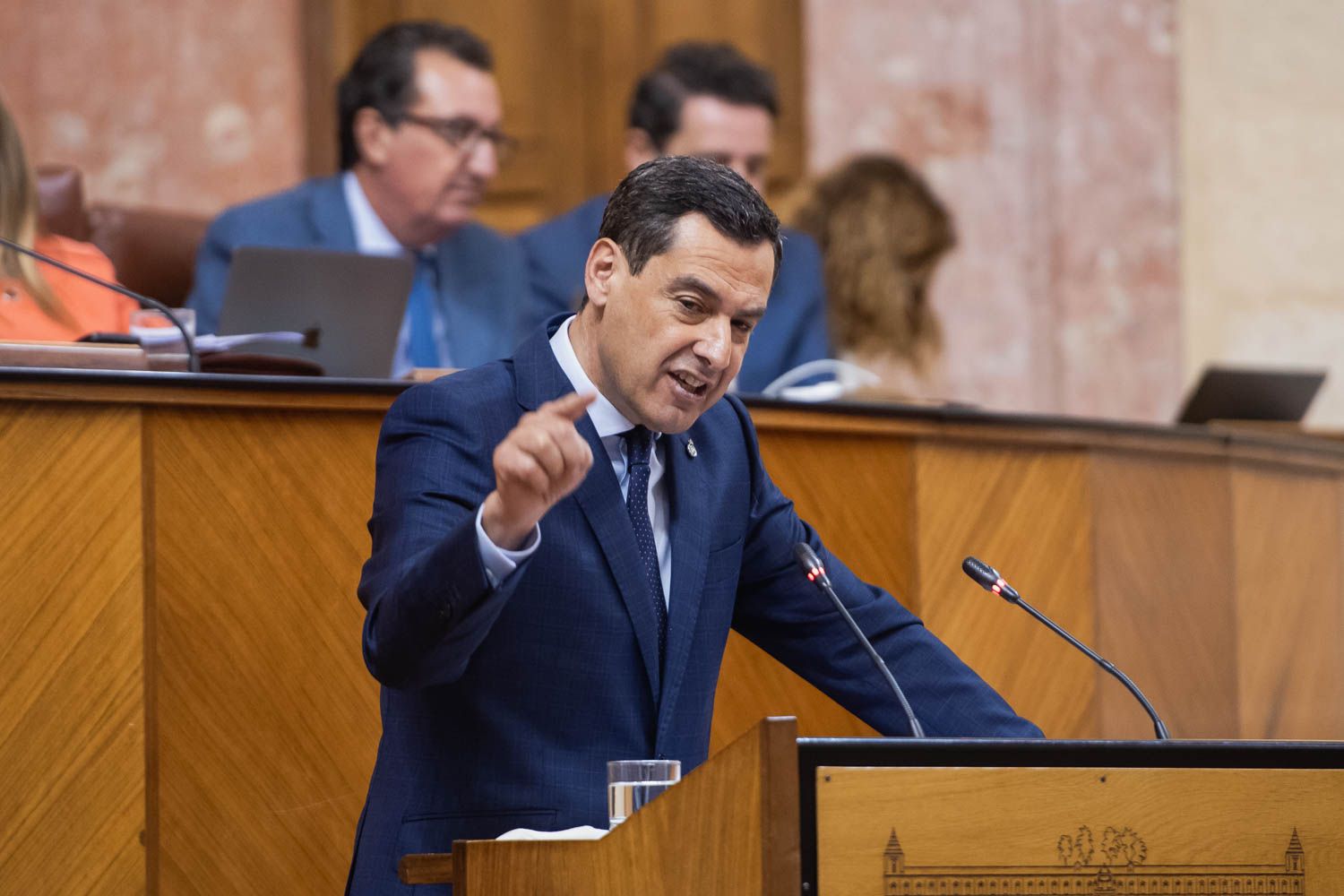 Juanma Moreno en el Parlamento de Andalucía.