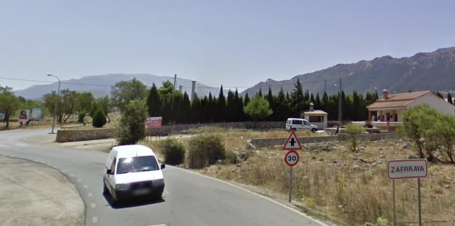 Entrada a Zafarraya, el pueblo de Granada donde tienen lugar los hechos, en una imagen de Google Maps.