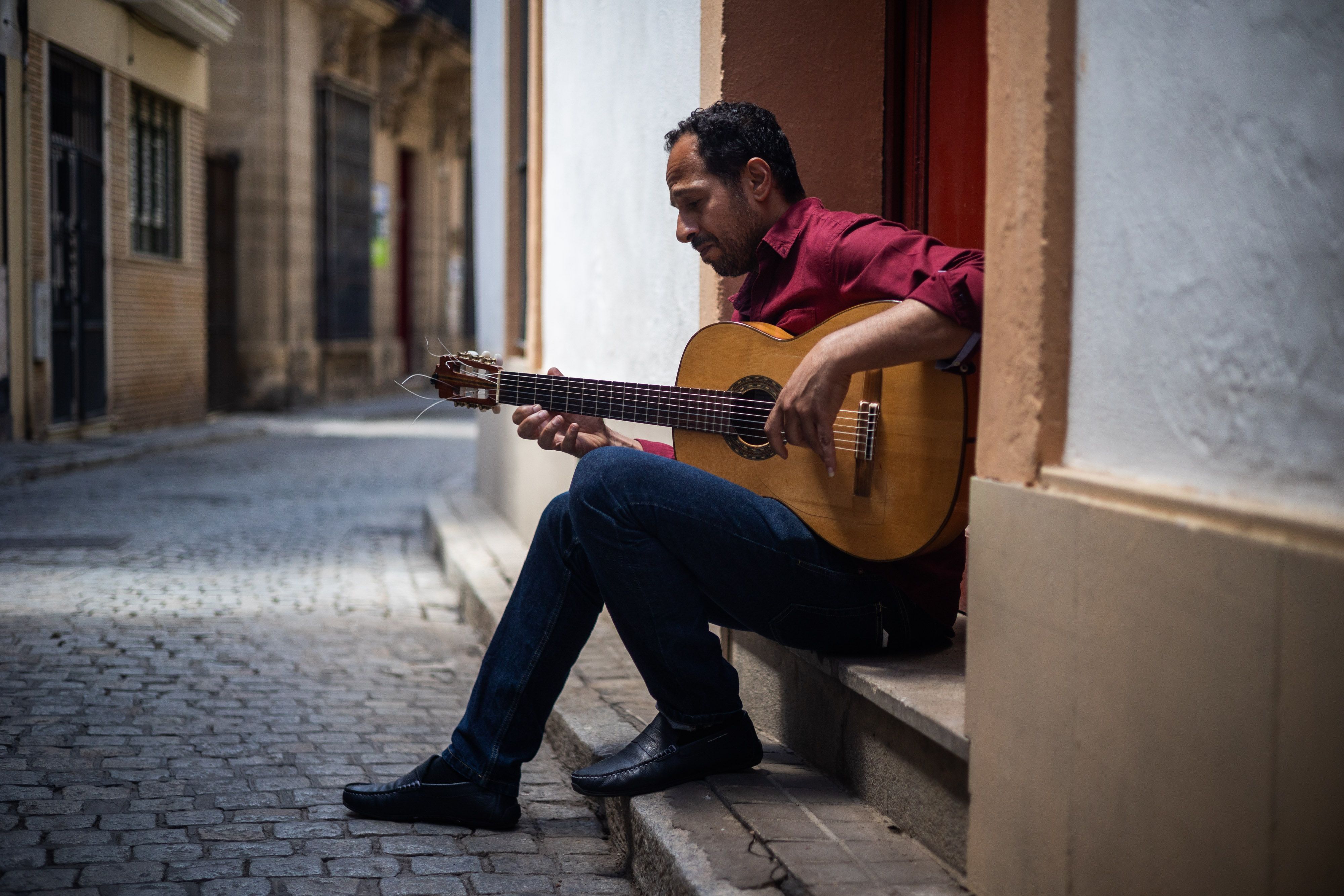 El guitarrista egipcio considera a Jerez como una ciudad "única", que conserva su identidad en unos tiempos difíciles
